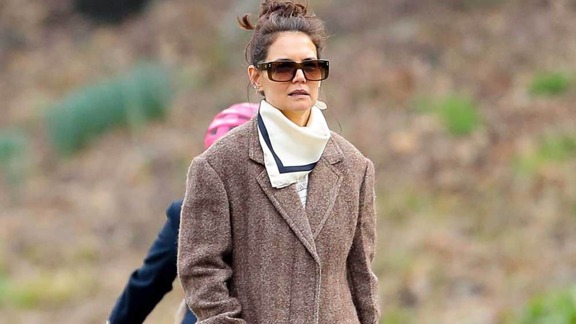 De los vaqueros 'balloon' a los de tiro alto: el flechazo de Katie Holmes por los tejanos anchos