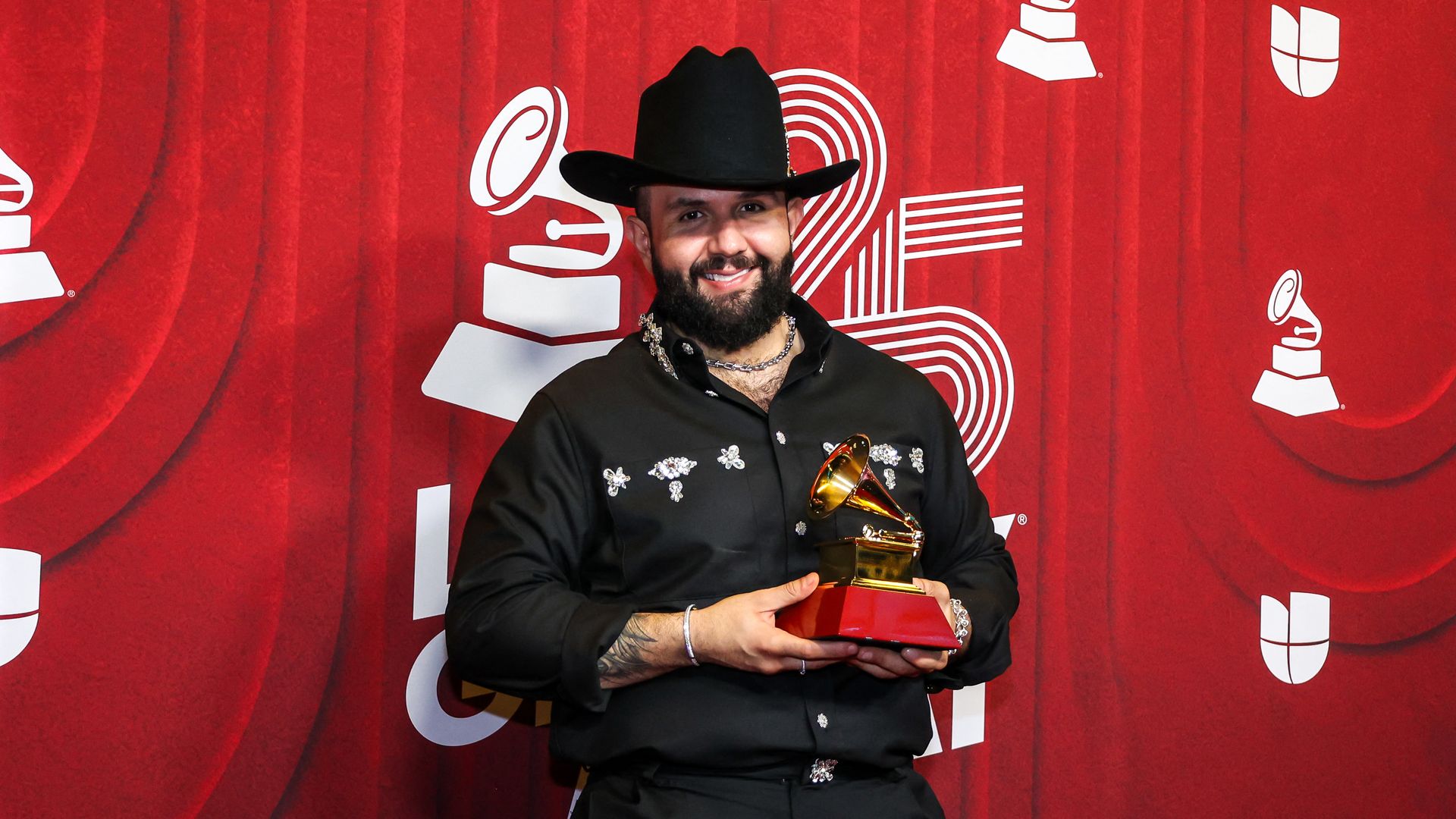 Grammys 2025: Carín León, Residente y Rawayana triunfan en la entrega de premios