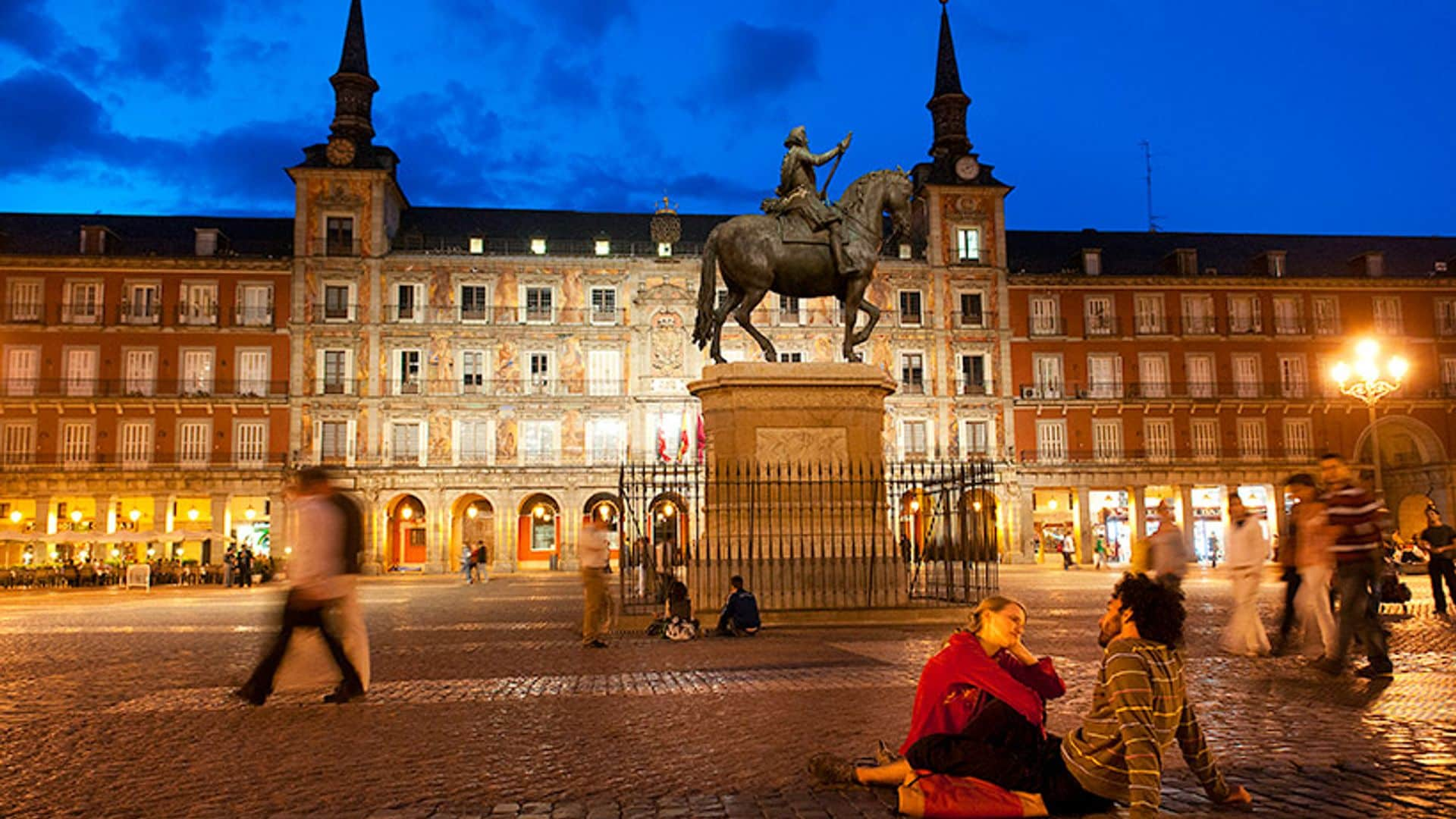 La Plaza Mayor de Madrid: 400 años de arte, tapas y aires castizos