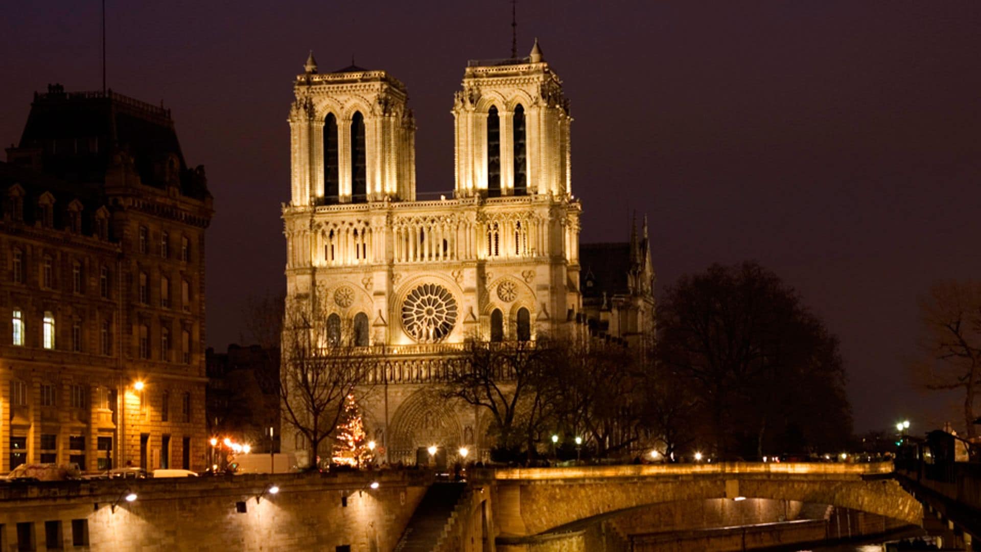 La catedral de Notre Dame, en París, sufre un grave incendio