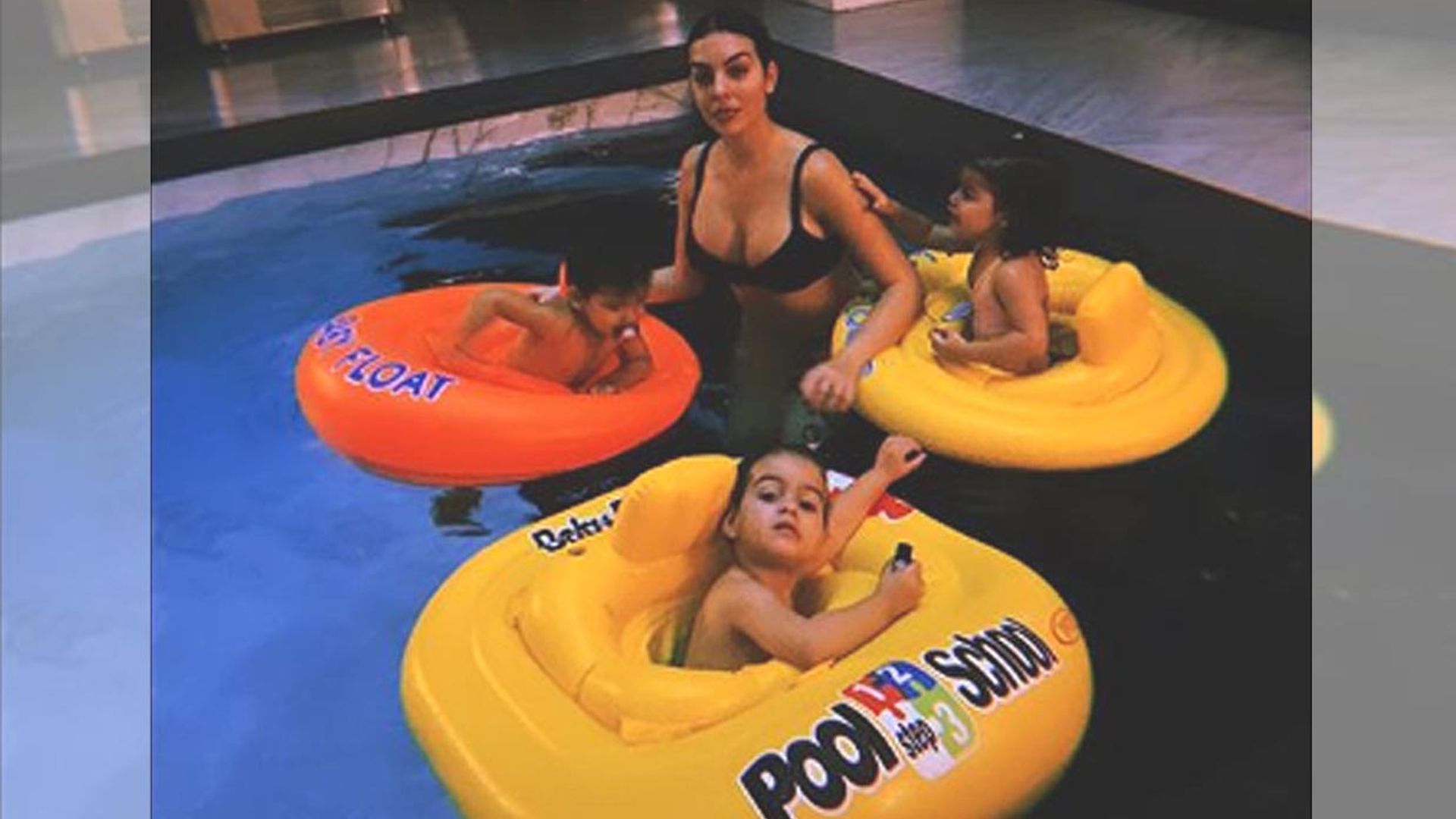 ¡Al agua, patos! Georgina Rodríguez, chapuzón entre flotadores con sus niños