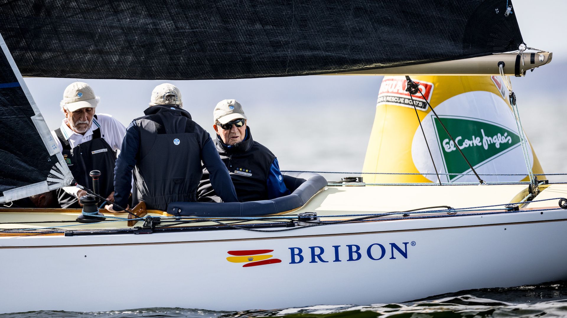 Dos centenares de barcos llenan de velas la ría de Pontevedra en la Regata Rey Juan Carlos - El Corte Inglés Máster