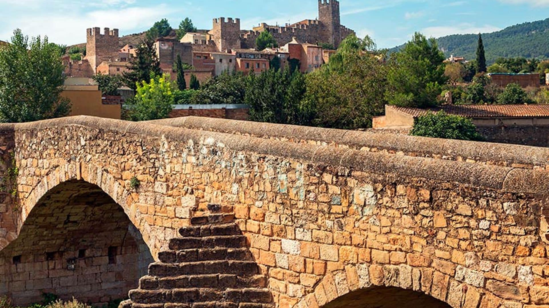 Una muralla medieval, un dragón y otras sorpresas mayúsculas en Montblanc