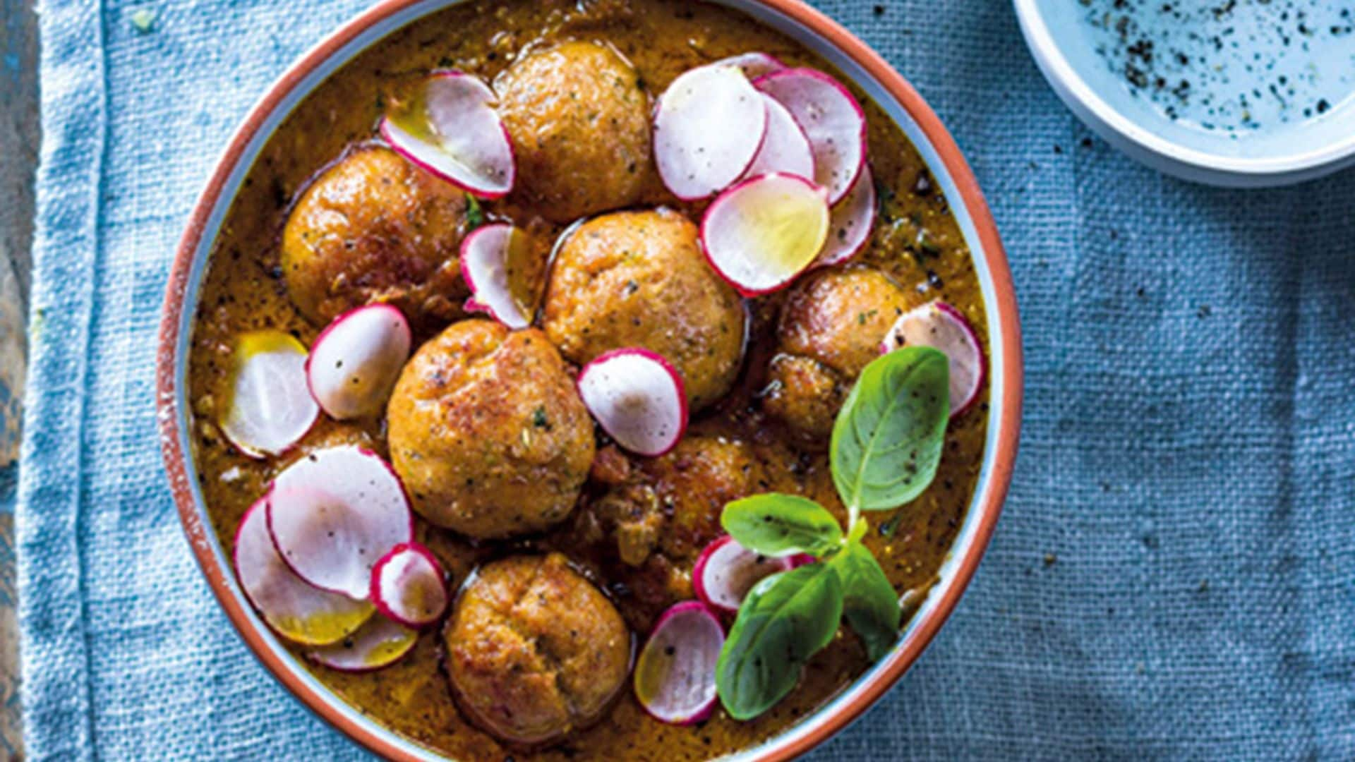 Albóndigas de bacalao con salsa 'garam masala'