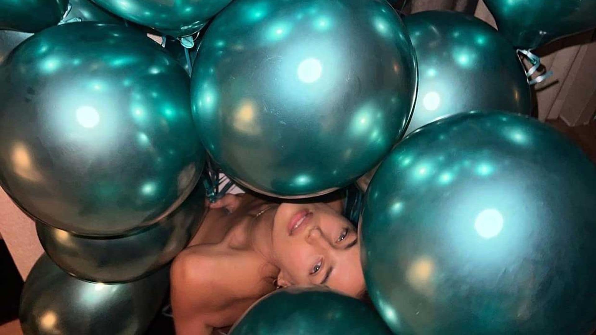 En lencería y cubierta de globos: así ha celebrado Irina Shayk sus 37 años