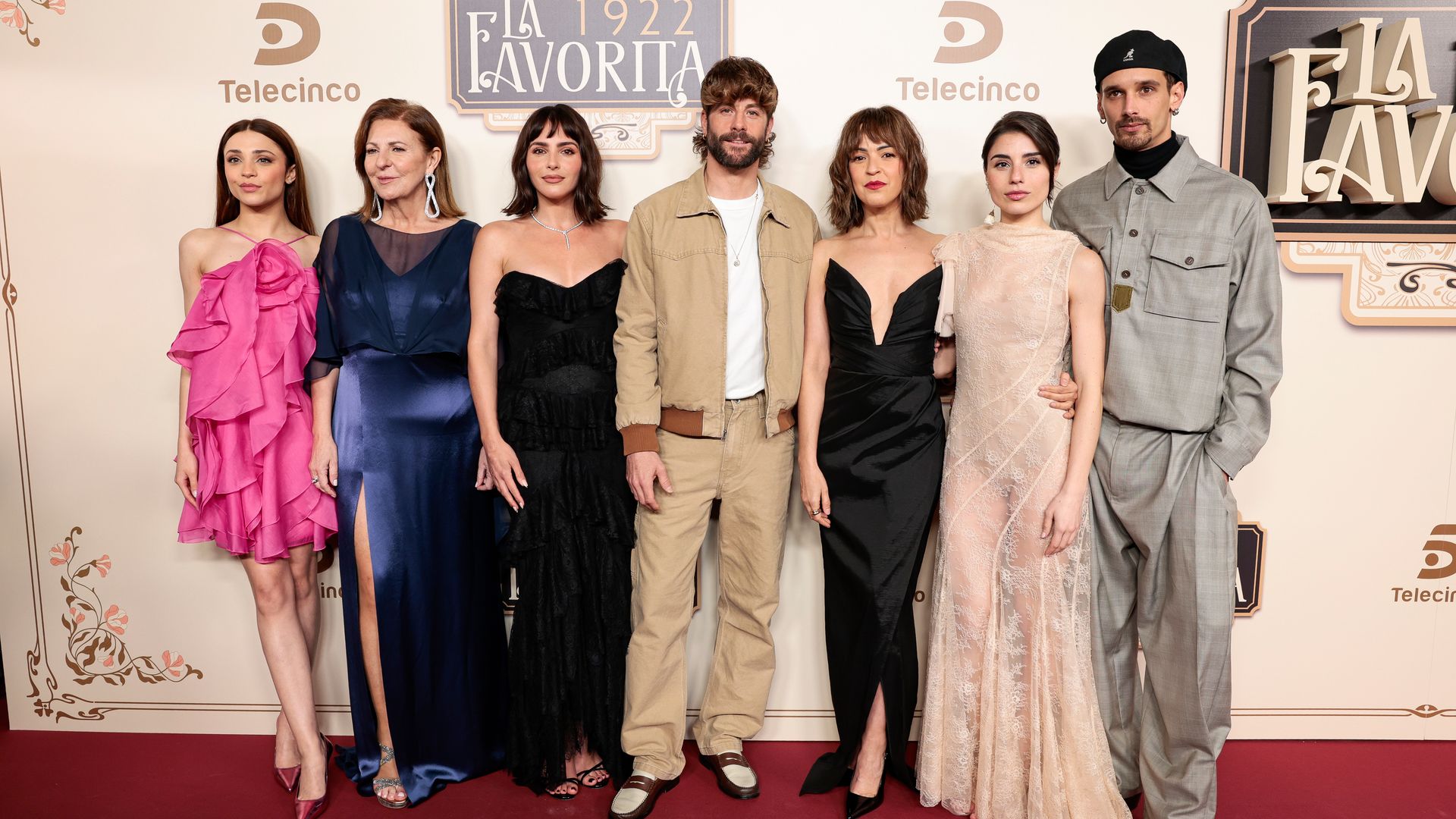 Entramos en exclusiva en el estreno de 'La Favorita 1922' y hablamos con los actores protagonistas