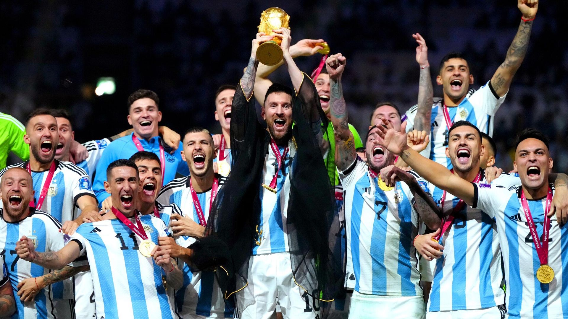 messi celebra con la selecci n de argentina el triunfo en catar