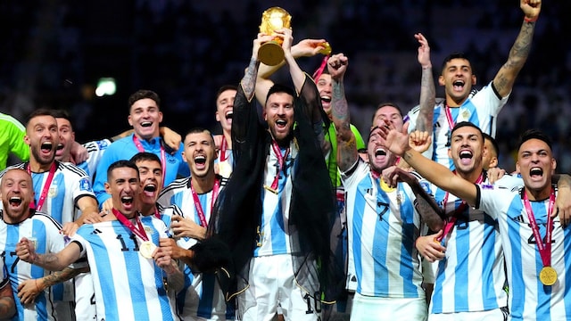 messi celebra con la selecci n de argentina el triunfo en catar