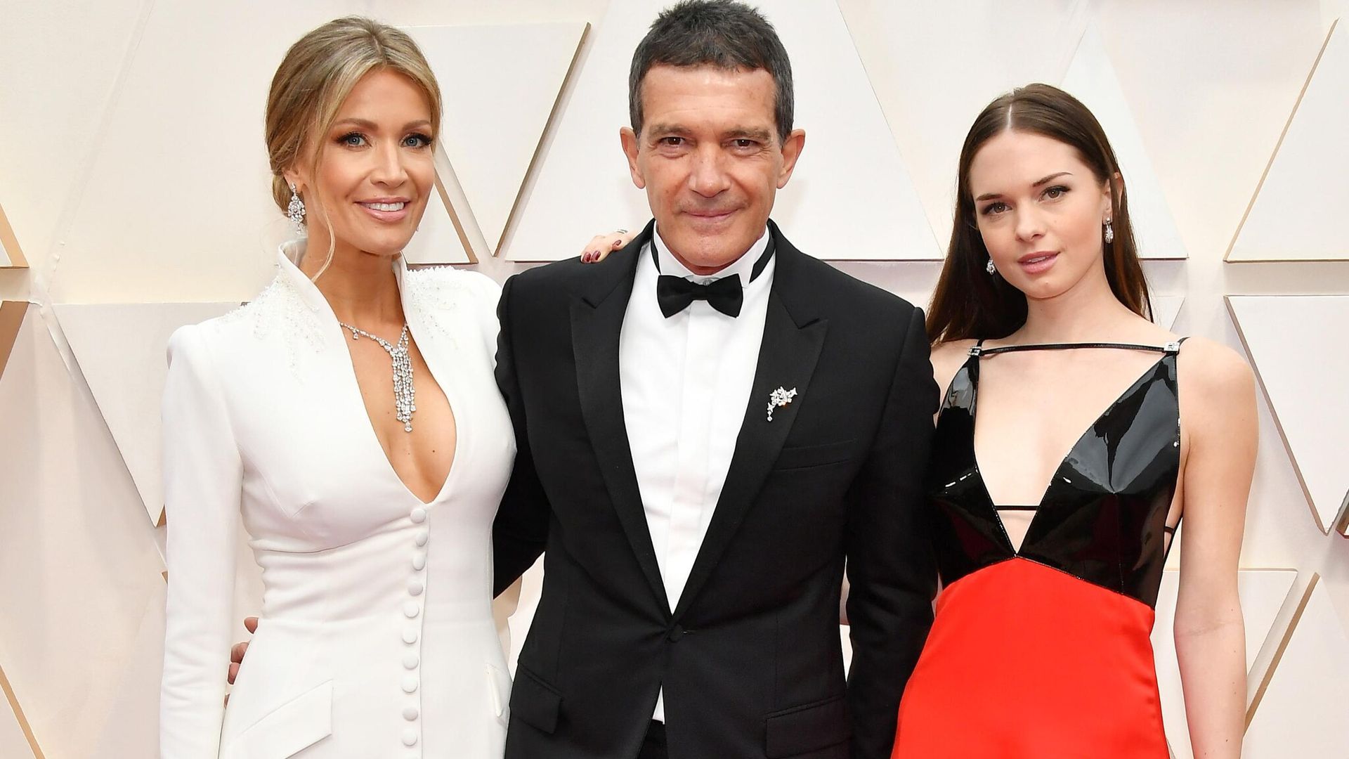 Antonio Banderas lleva a su hija Stella y novia Nicole como sus citas especiales para los Oscar