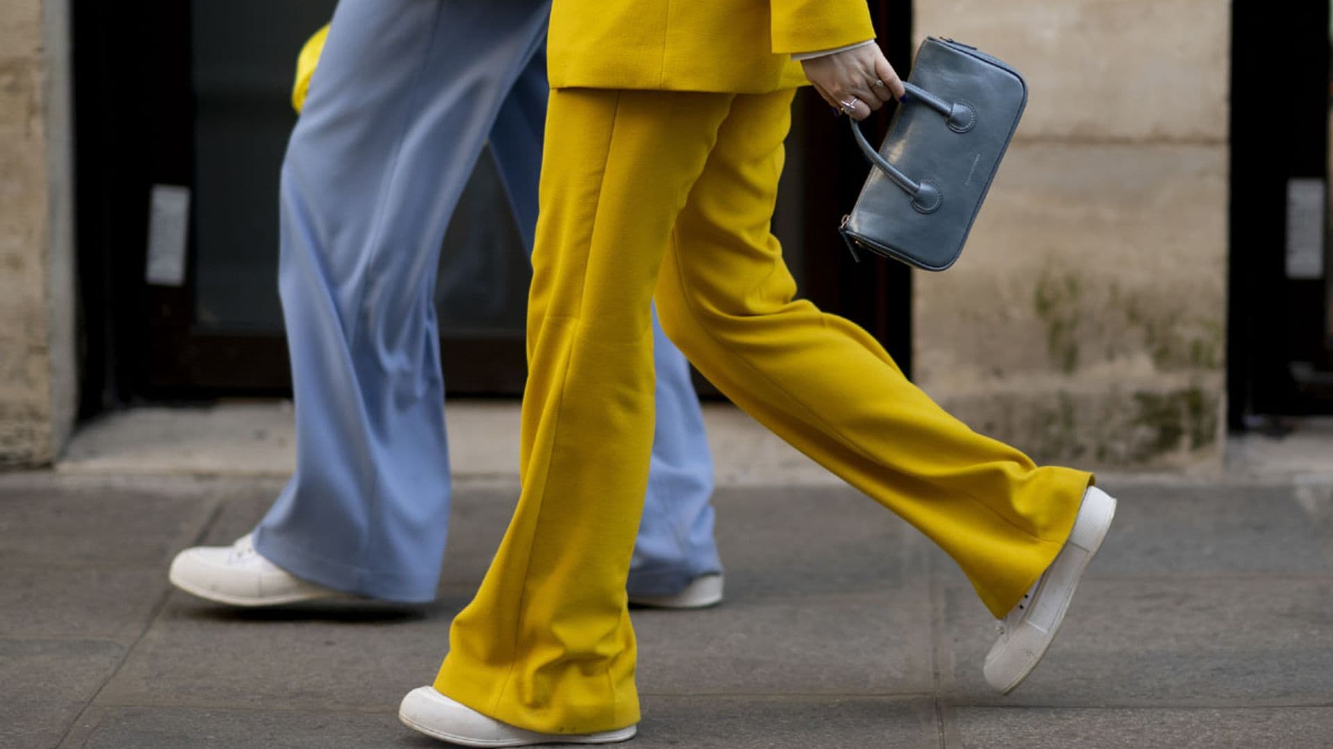 Clásicas, de plataforma, sostenibles... Ocho zapatillas blancas que podrás llevar también en verano