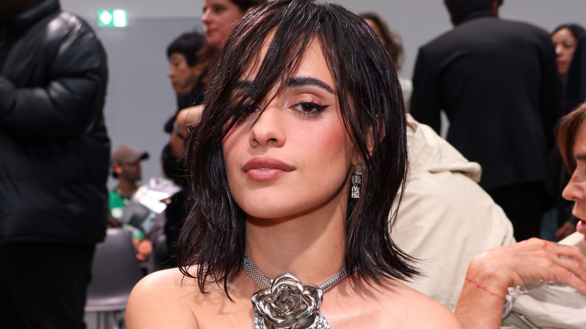 Camila Cabello sorprende con un segundo cambio de 'look' en París