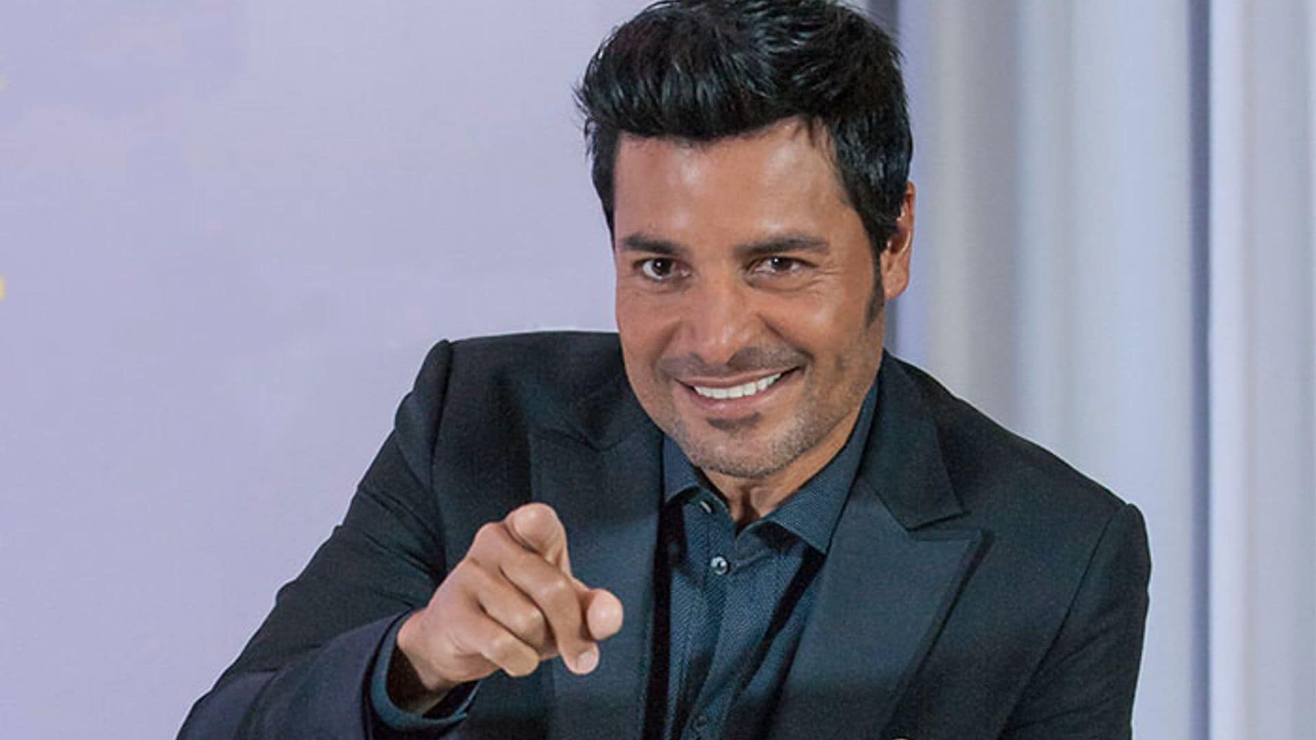 chayanne cumple pose a