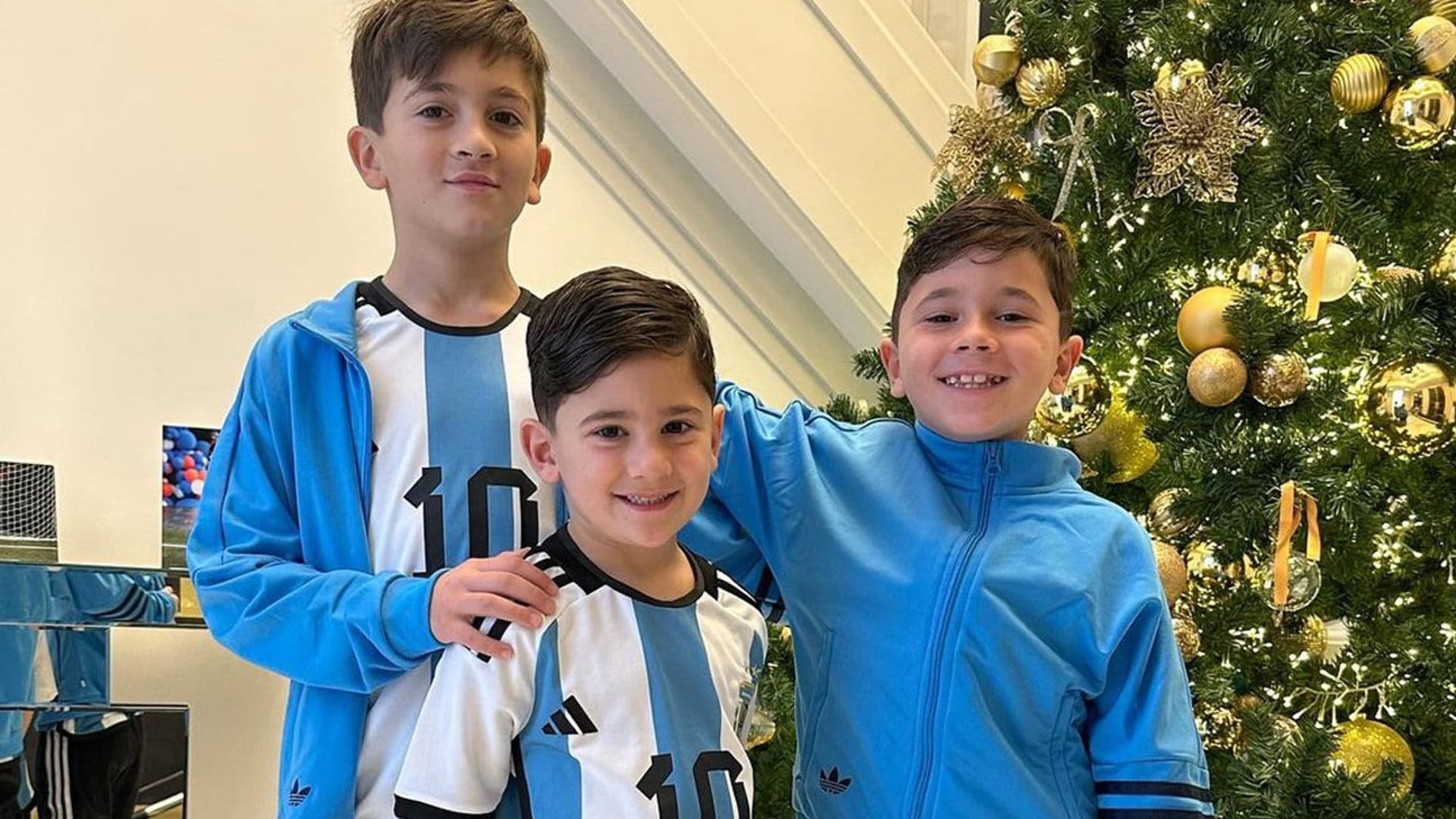 Camisetas, manicura con la bandera argentina... Antonela Roccuzzo y sus hijos ya tienen todo listo para el Mundial