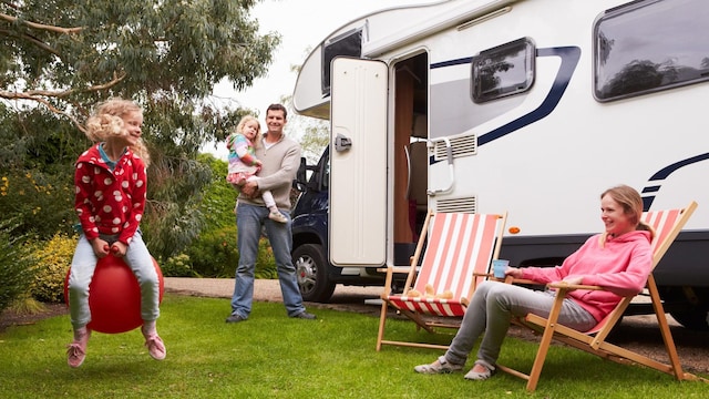 familia viajando en autocaravana