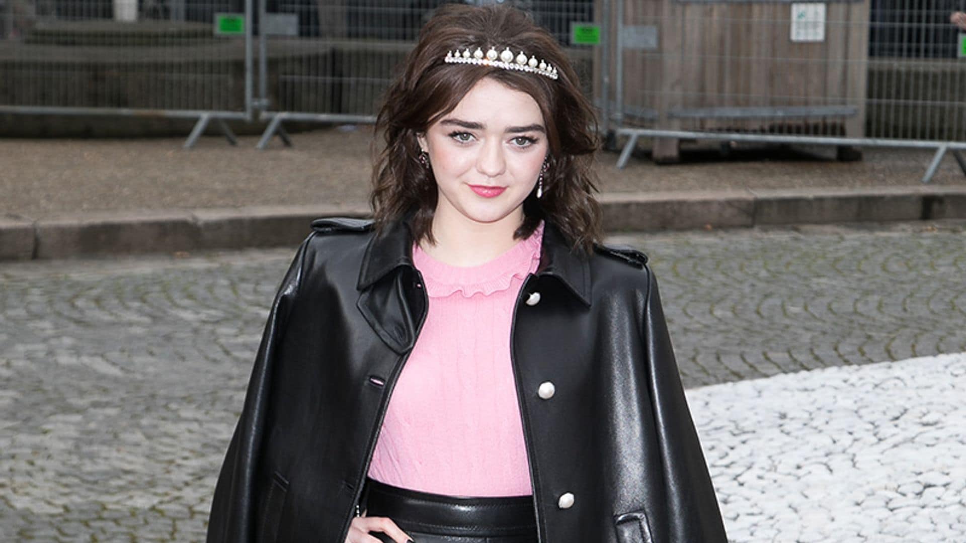 Maisie Williams hará que te conviertas en una adepta al dos piezas