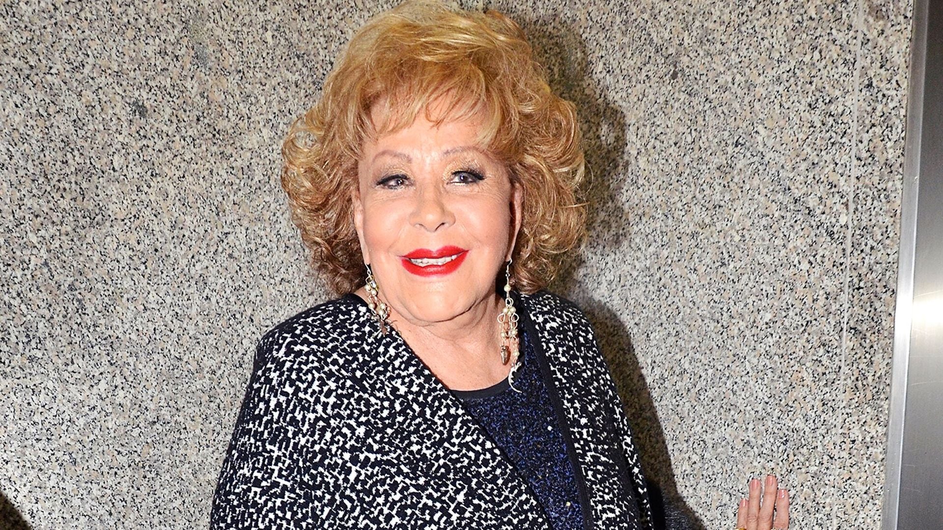 Silvia Pinal es hospitalizada por COVID-19