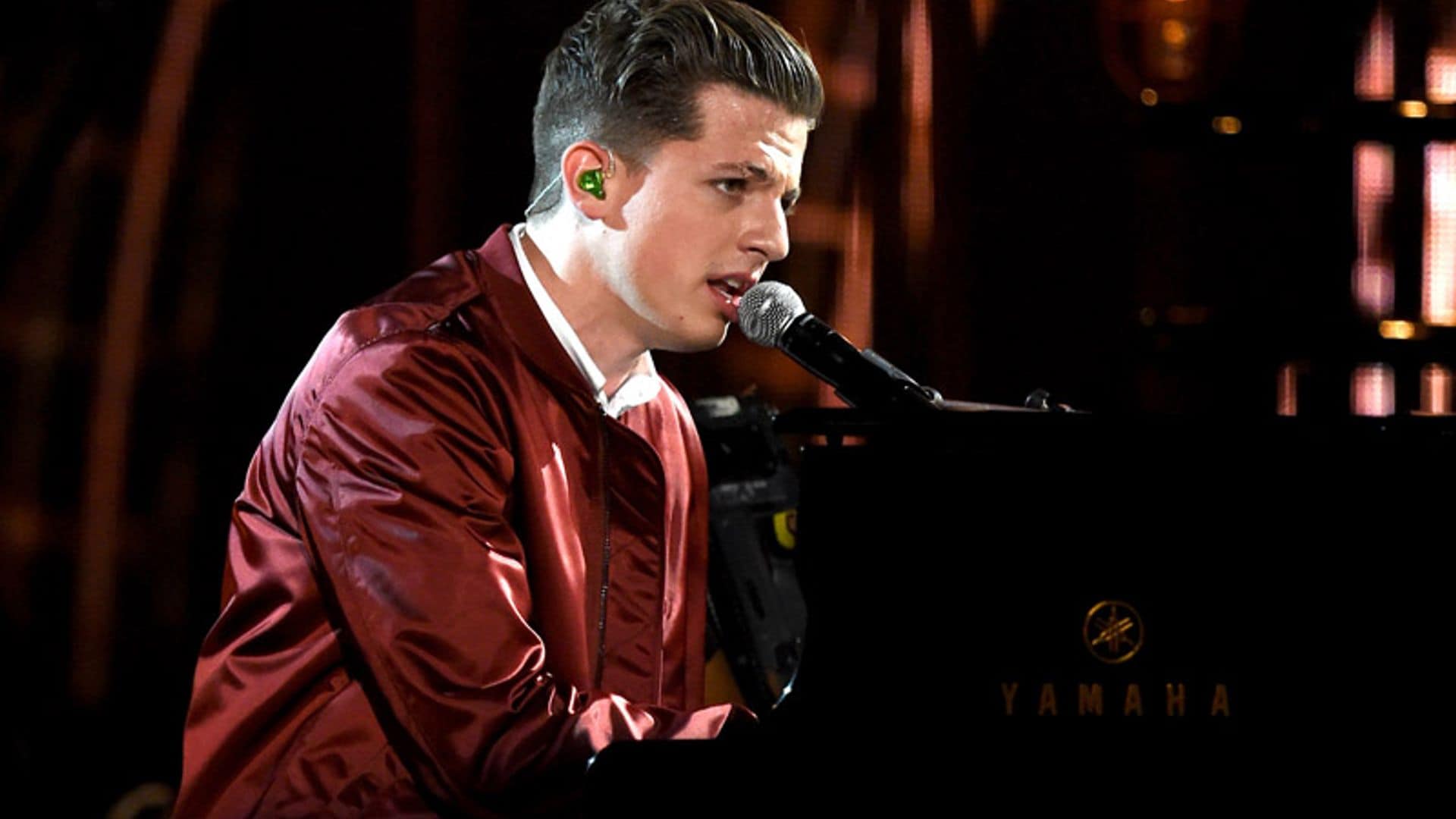 No existe otoño sin cazadora 'bomber', palabra de Charlie Puth