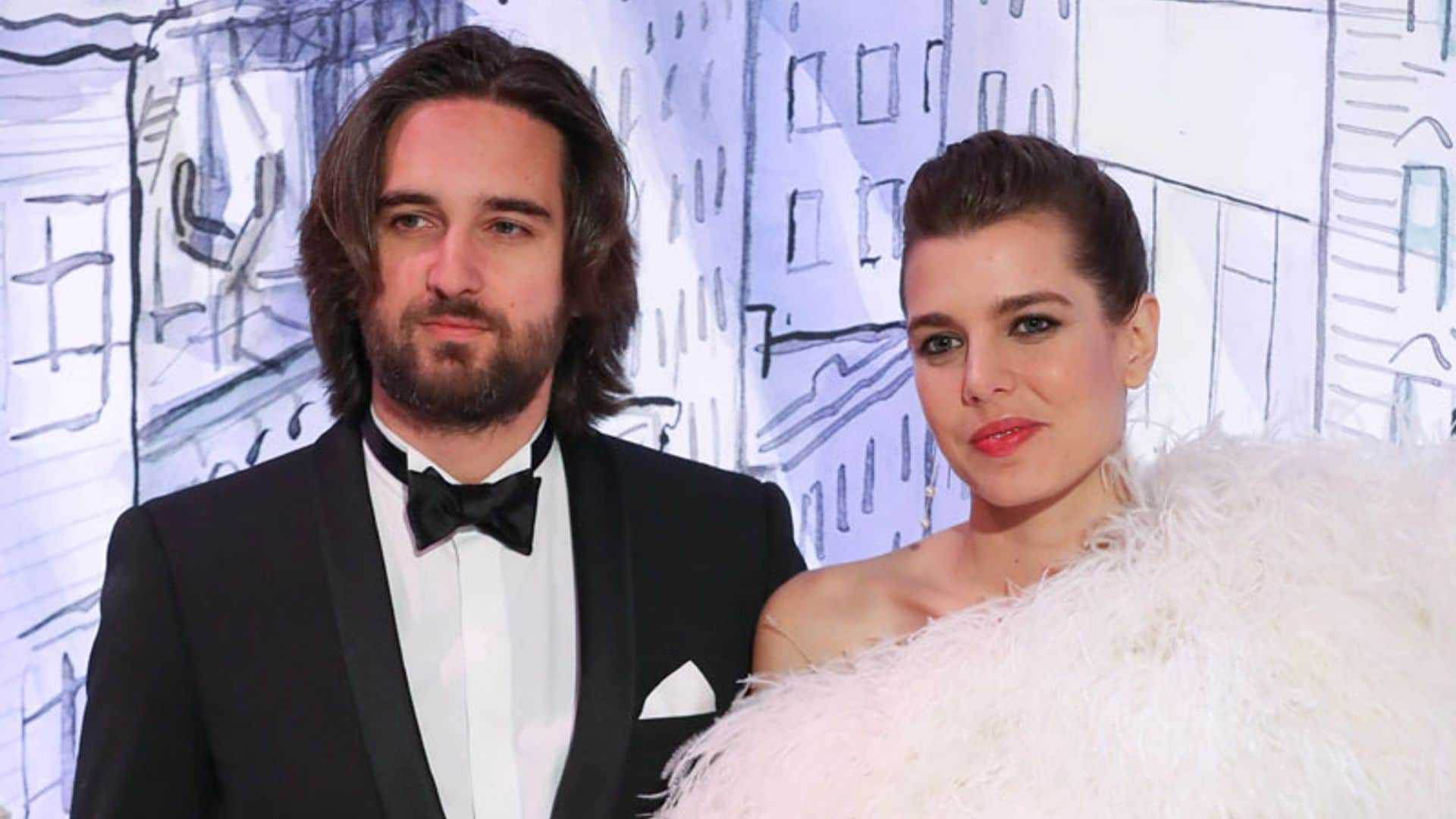 El impresionante anillo ¿de compromiso? que ha lucido Carlota Casiraghi en el Baile de la Rosa