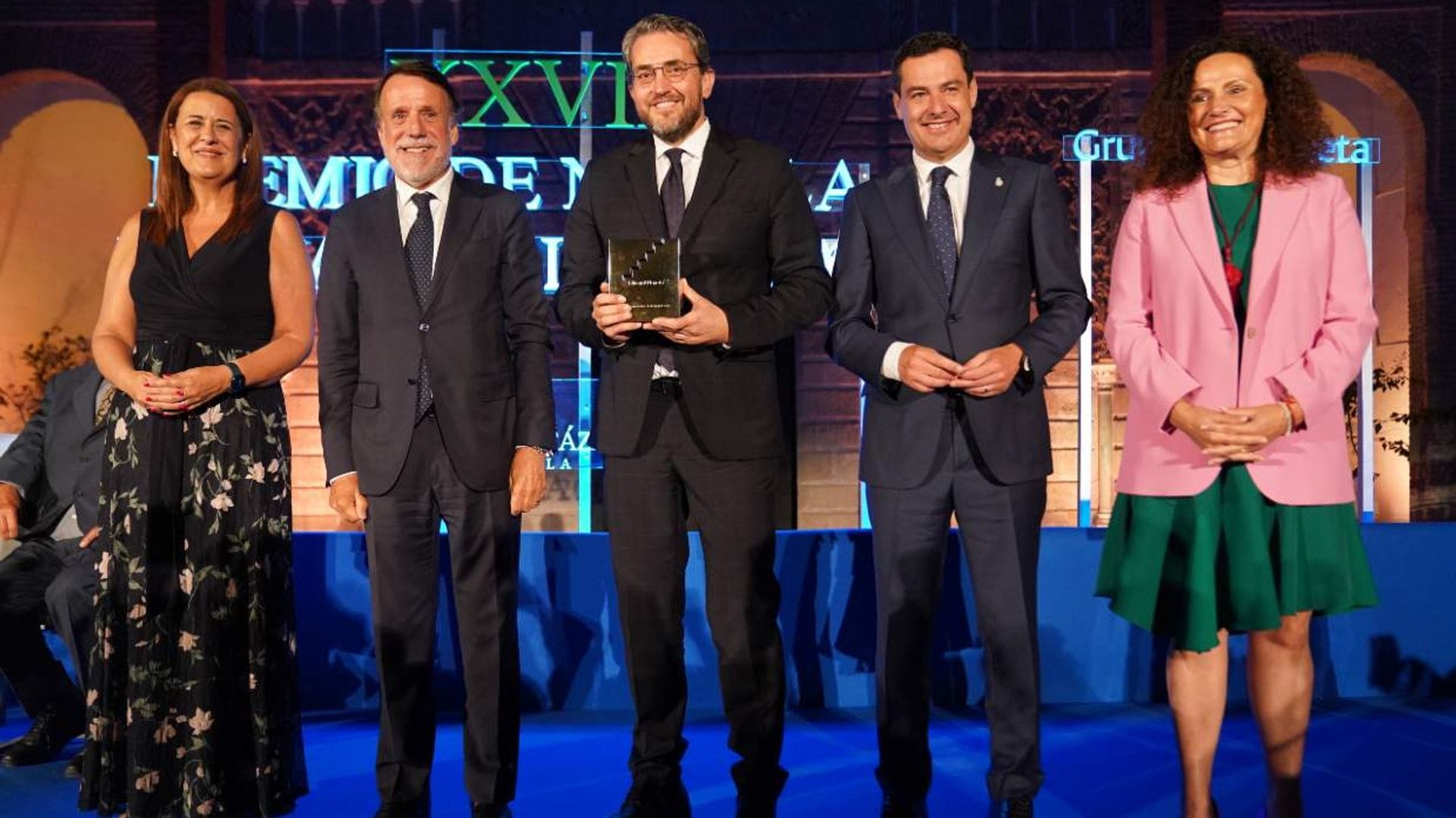 Máximo Huerta gana el premio Fernando Lara mientras sigue volcado en su madre