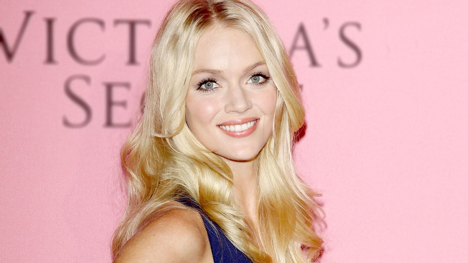 ¡Ya es mamá! El exángel Lindsay Ellingson posa con su primer hijo