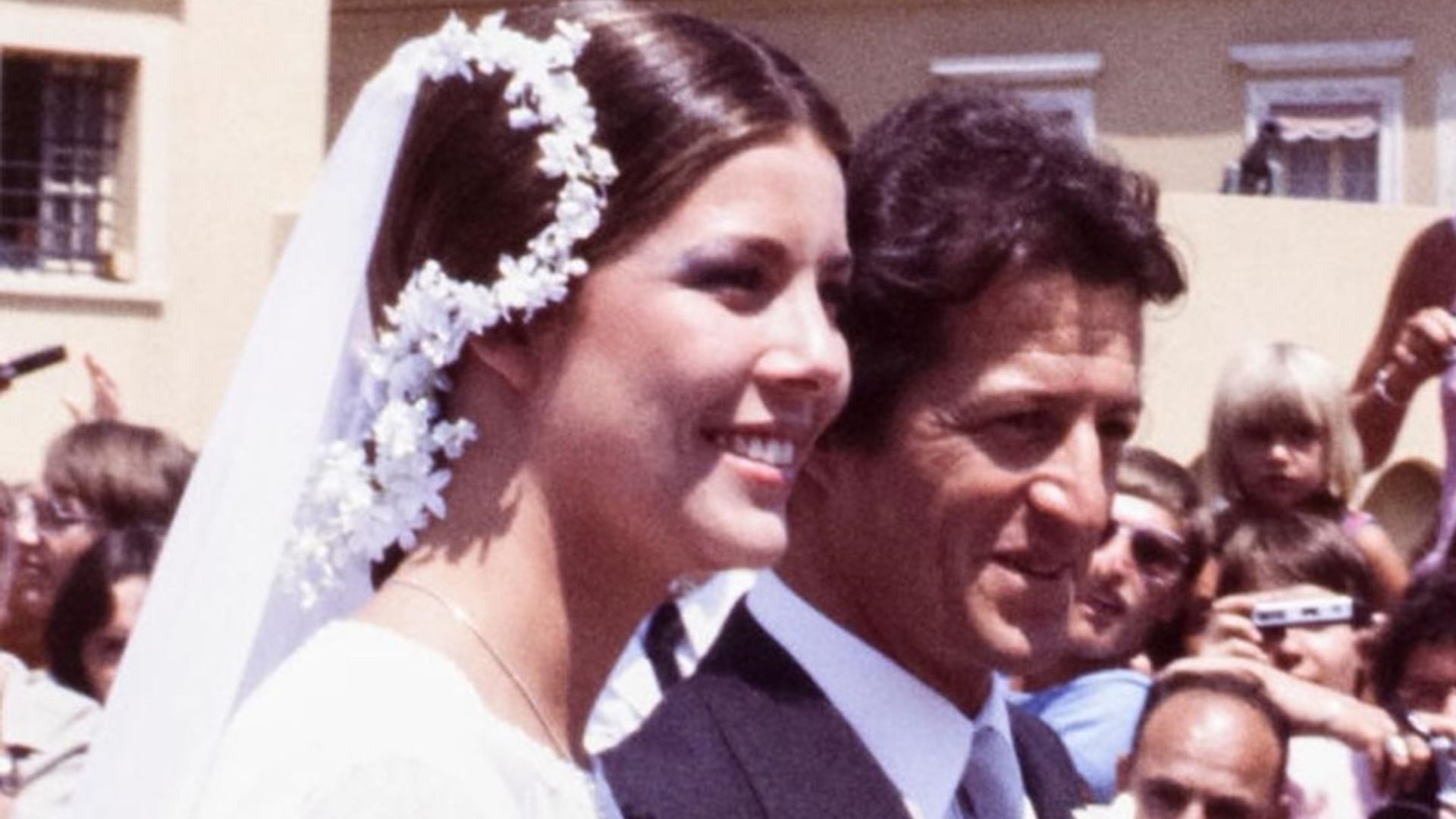 El tocado de novia de Carolina de Mónaco que sigue siendo tendencia 40 años después