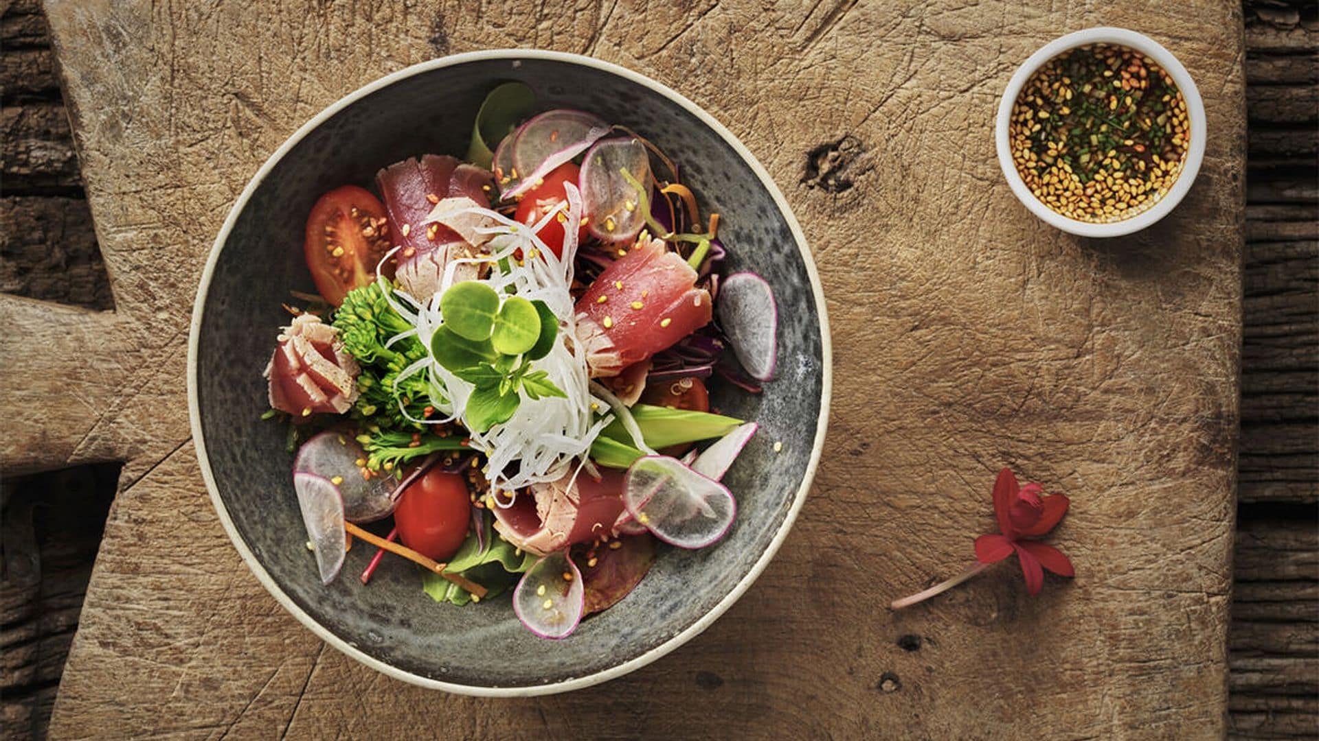 Ensalada 'thai' de tataki de atún