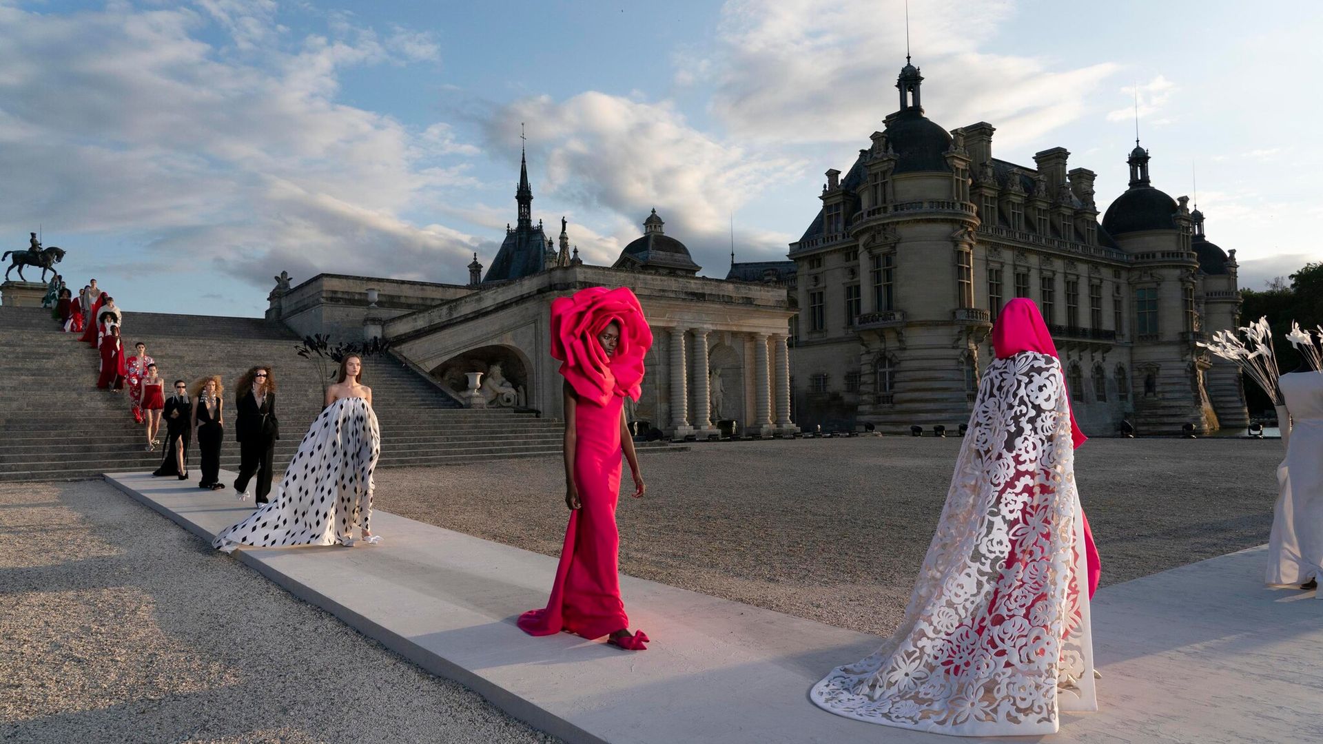 Celebridades y ‘royals’ se dan cita en un palacio francés para celebrar la colección Alta Costura de Valentino