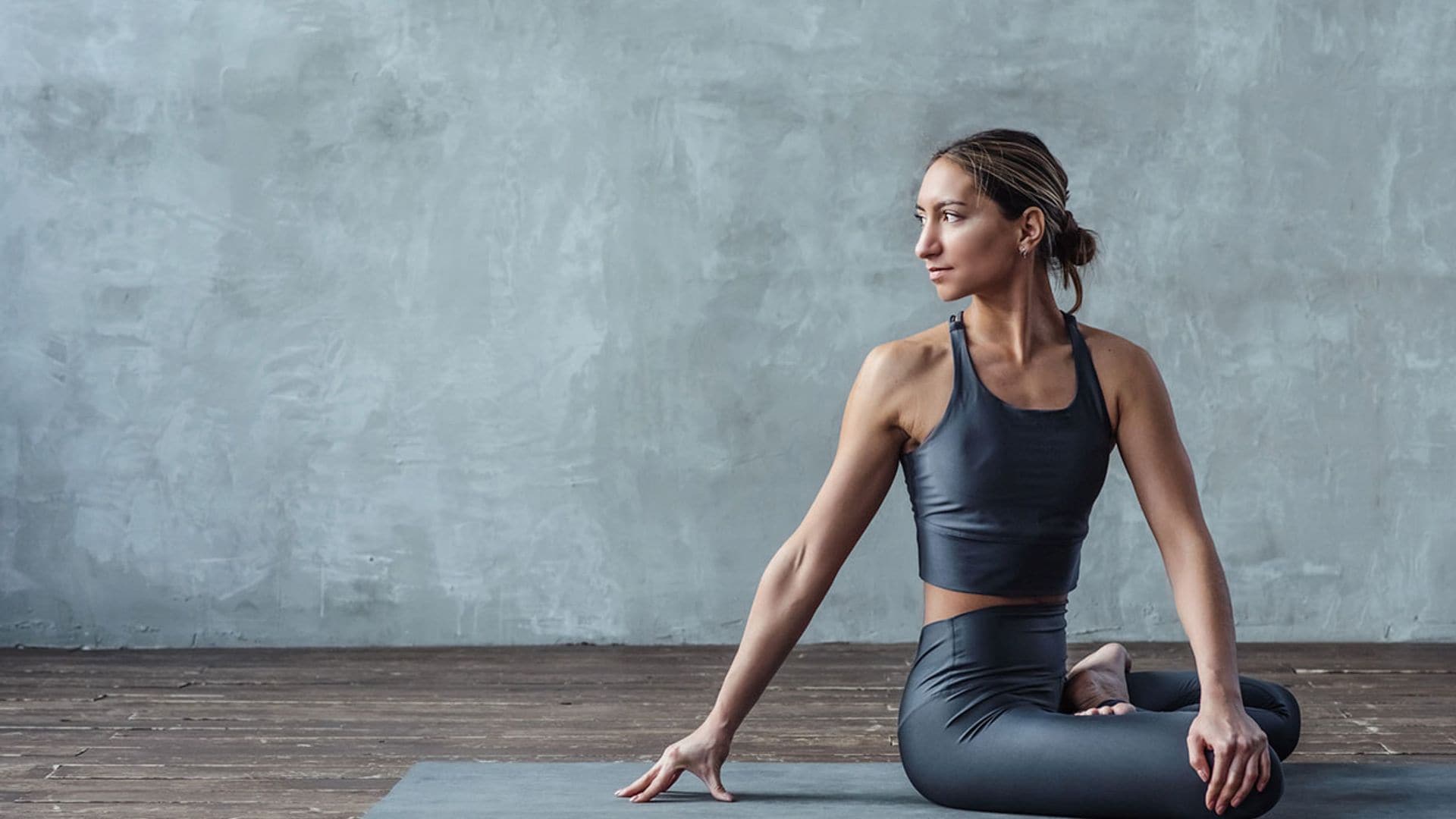 Yoga detox: las posturas que puedes hacer en casa para recuperar tu vientre plano
