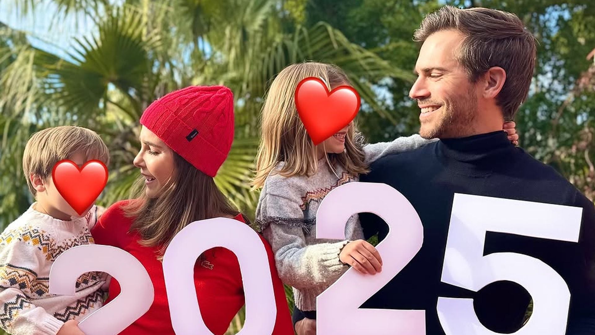 Así han crecido los hijos de Natalia Sánchez y Marc Clotet en su tradicional posado de Año Nuevo