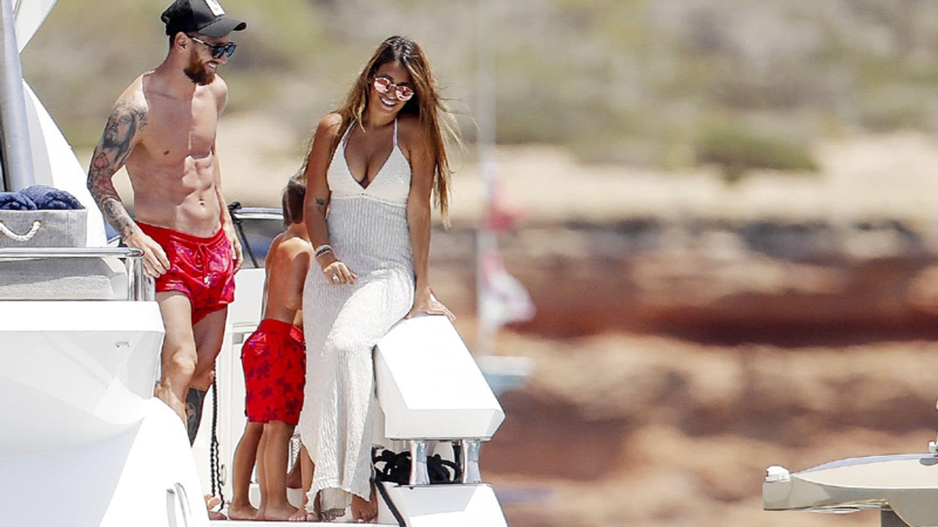 ¡Al agua, patos! Leo Messi y Antonela Roccuzzo disfrutan de sus vacaciones familiares en Ibiza