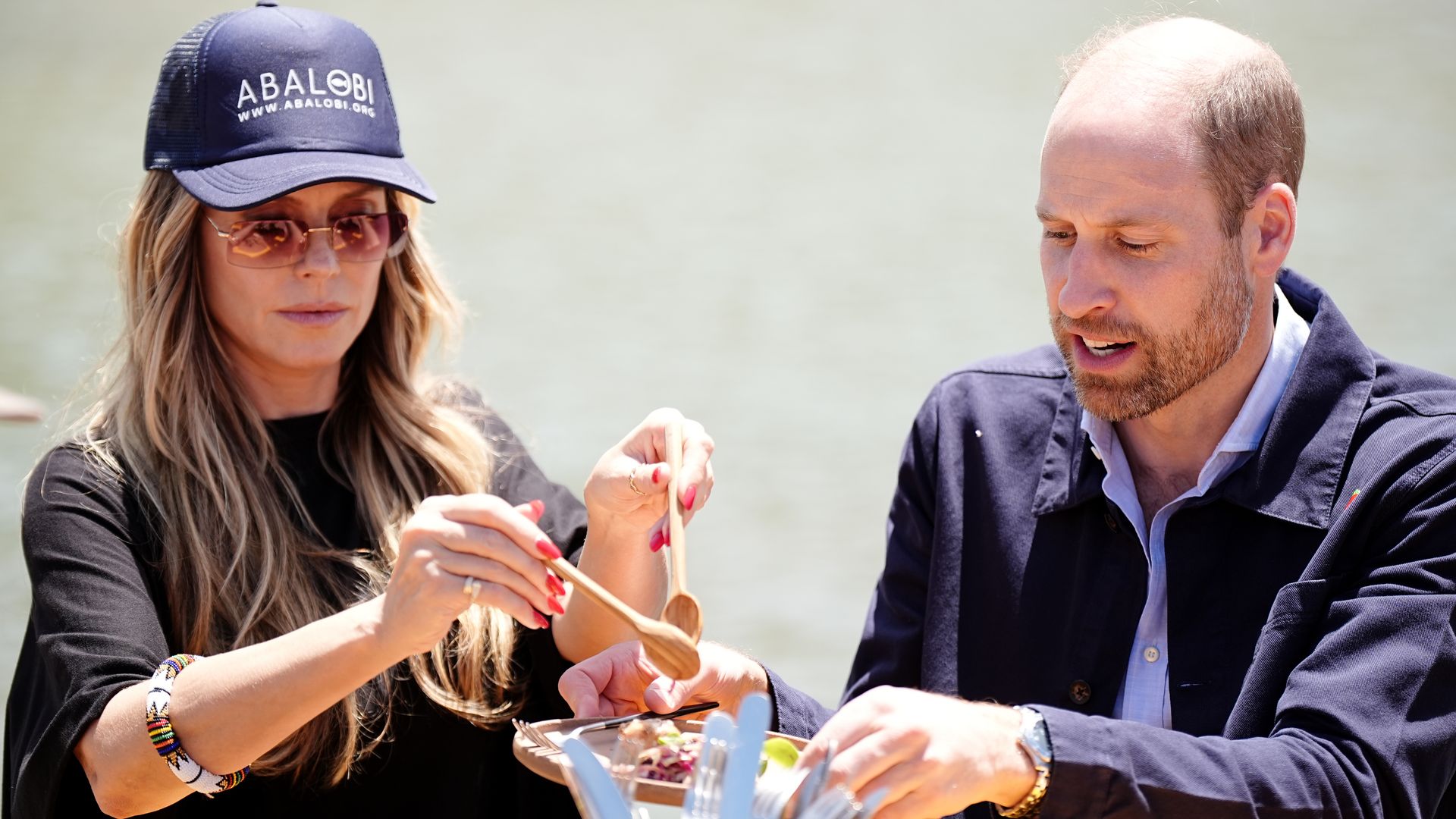 ¡El encuentro más inesperado! El príncipe William almuerza pescado fresco junto a Heidi Klum