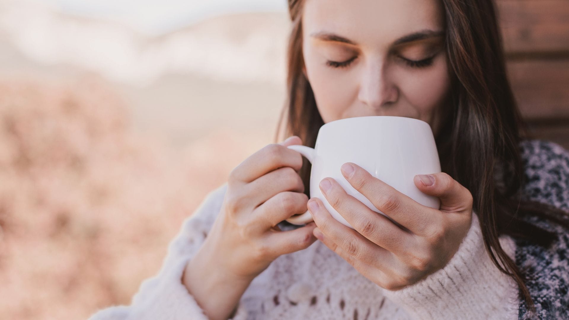 Te contamos por qué comprar una de estas cafeteras con molinillo es invertir en salud