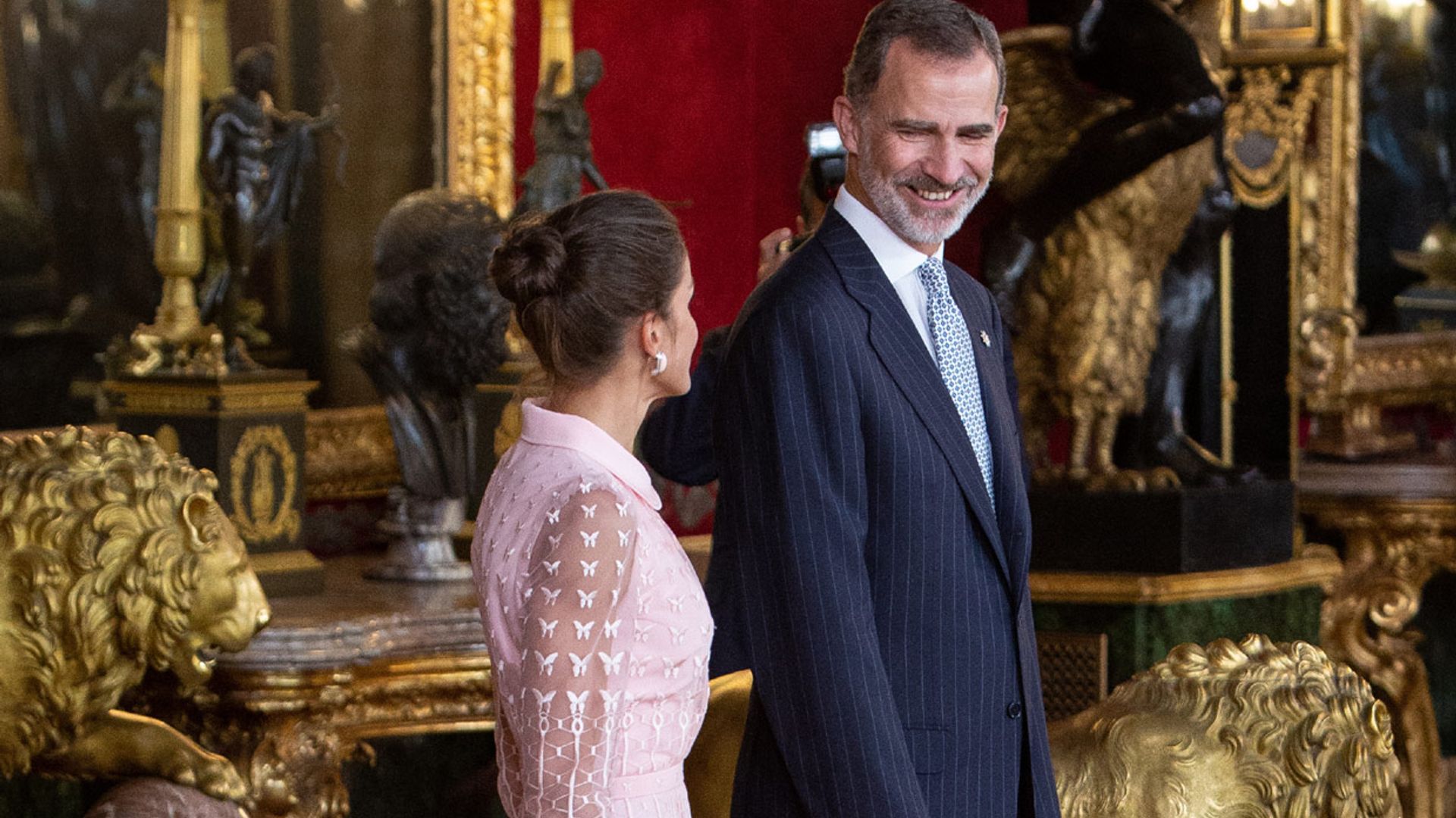 La complicidad de la Reina y María Zurita en la recepción del 12 de octubre