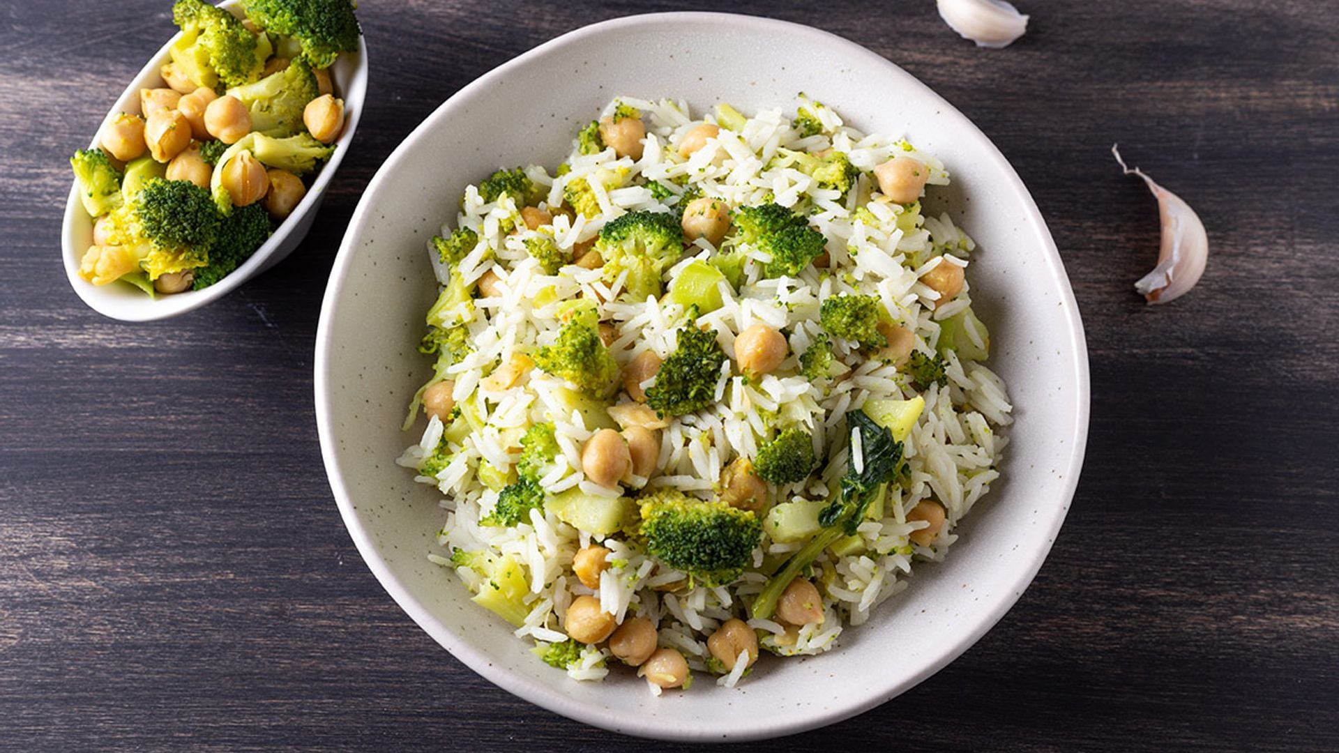 Arroz 'veggie' con brócoli y garbanzos