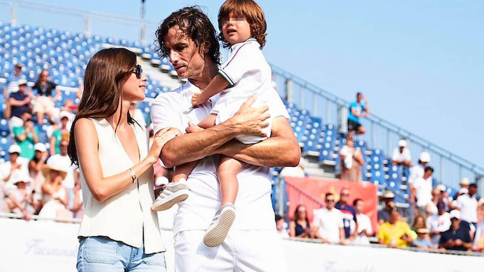 Sandra Gago y su niño reciben la dedicatoria más especial de Feliciano López en su adiós a las canchas