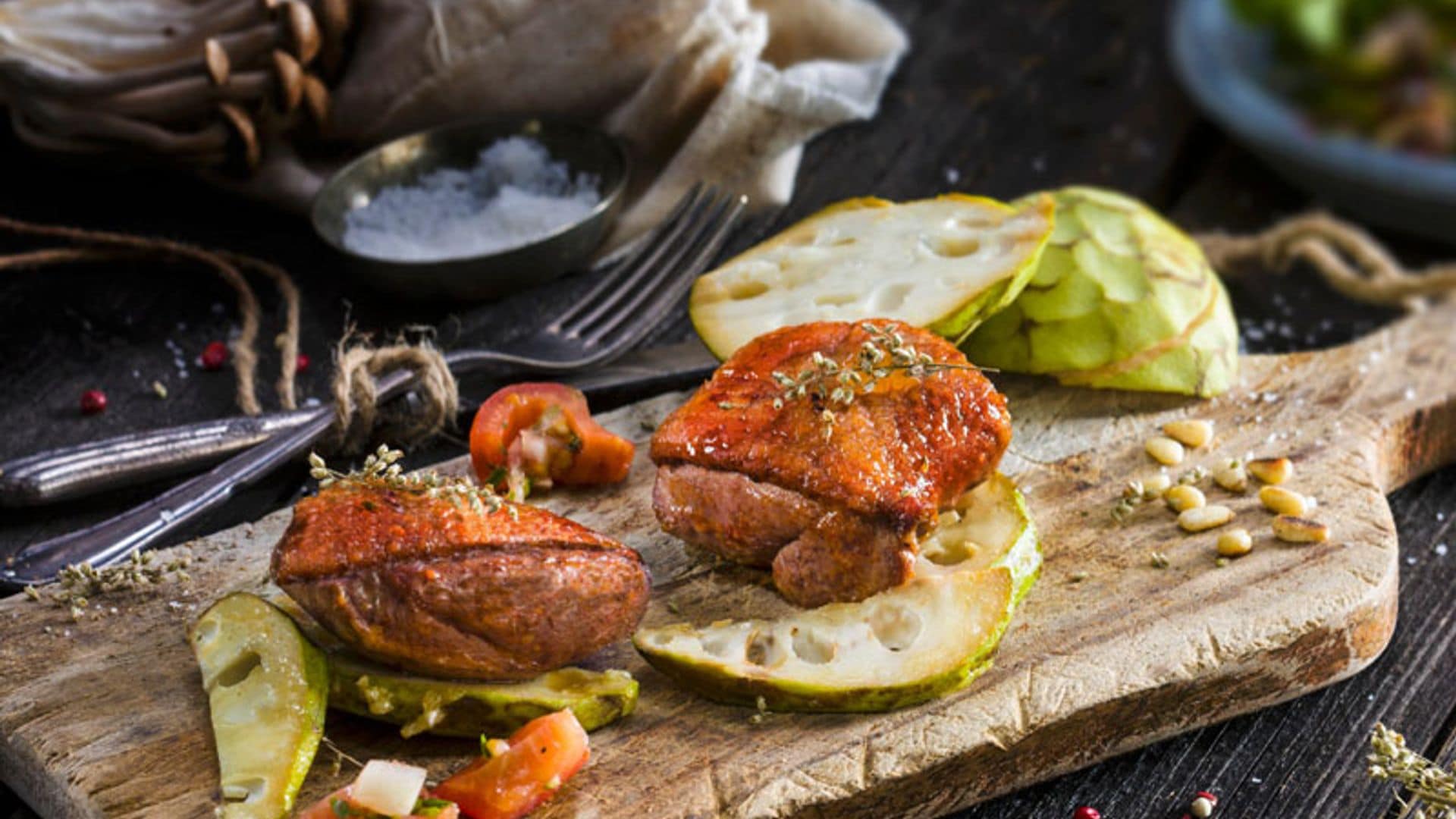 Pato marinado al horno con chirimoya a la plancha