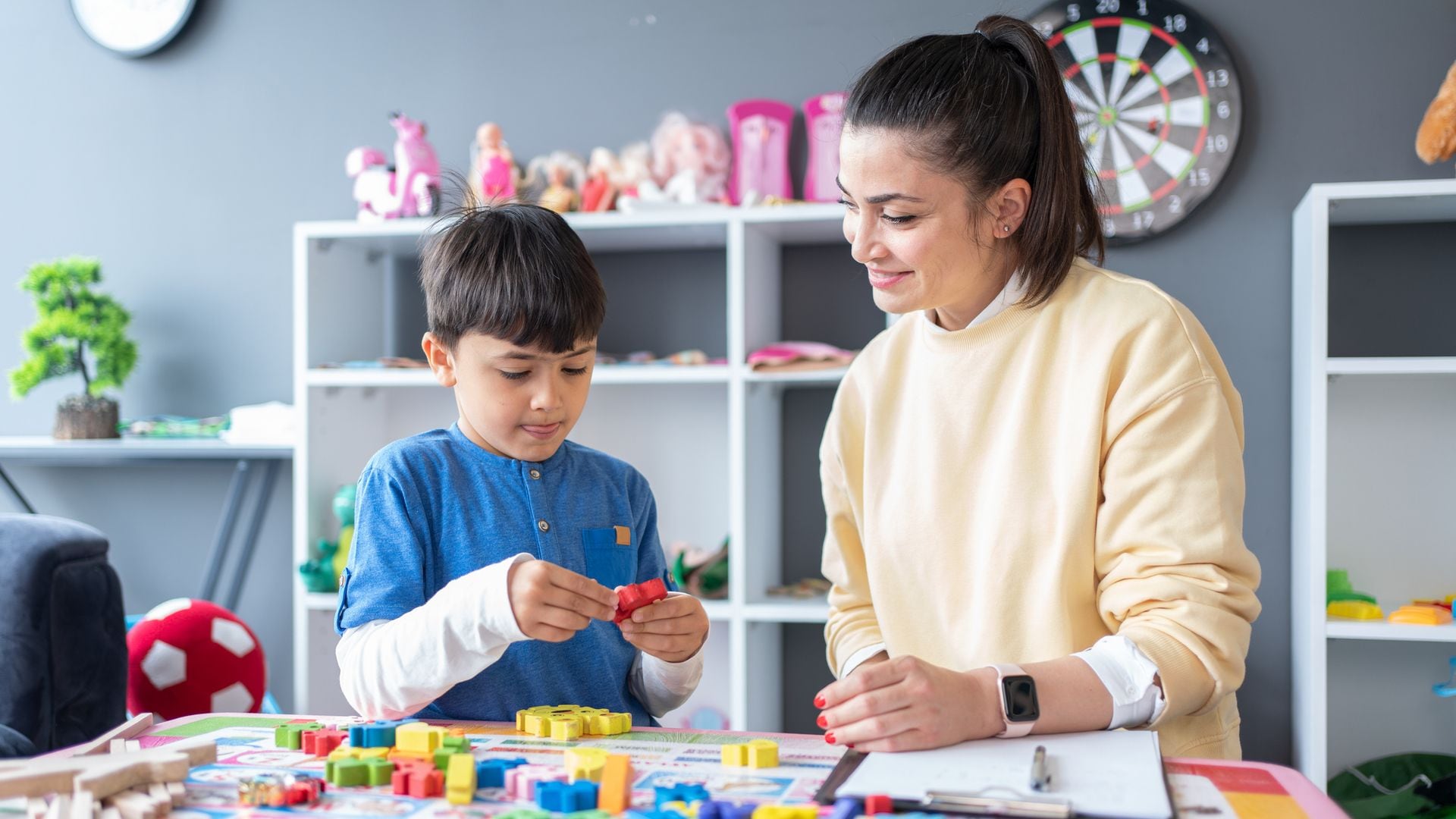 Niño en la consulta de su psicóloga