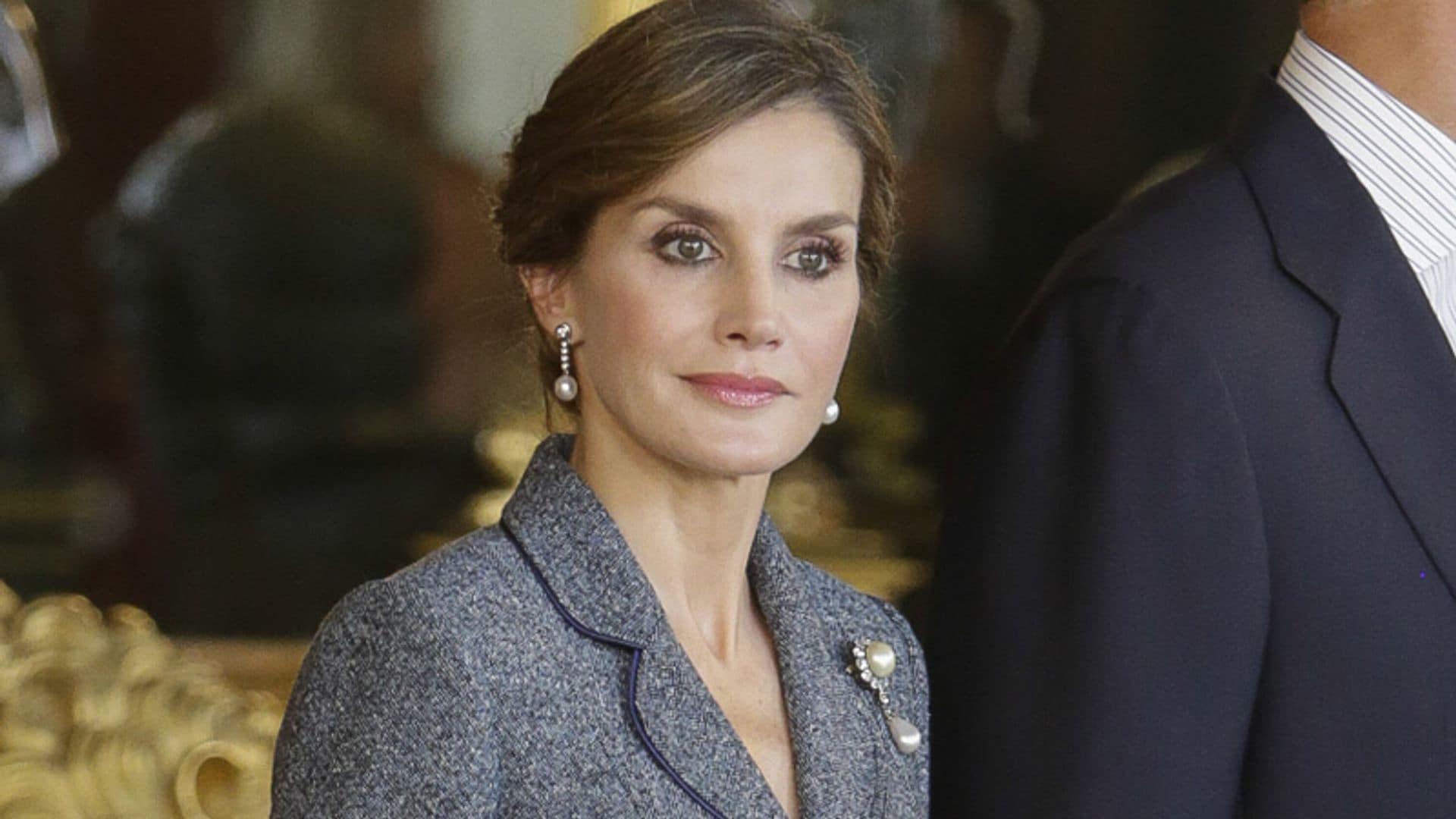 La reina Letizia, fiel a su peinado fetiche en las grandes citas