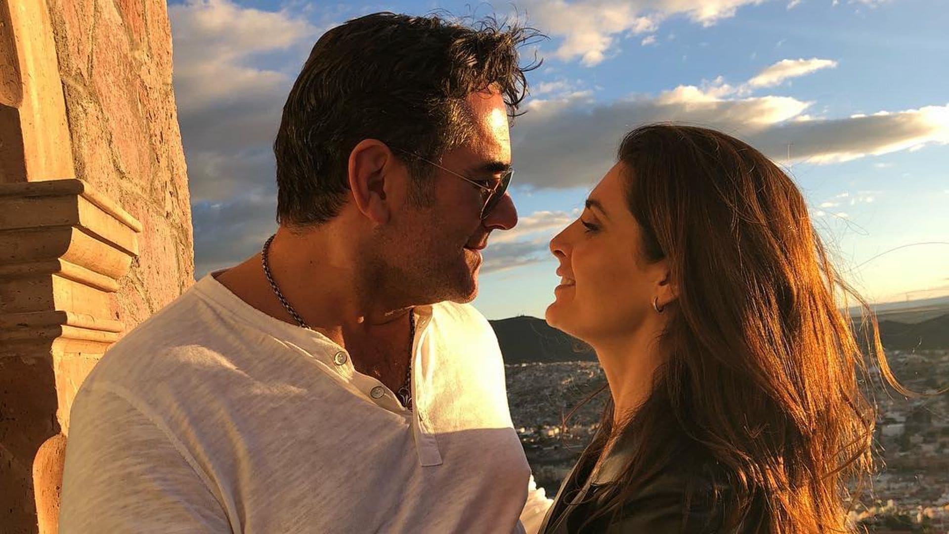 Mayrín Villanueva y Eduardo Santamarina gritan su amor al celebrar que vuelven juntos a la TV: 'Nuestros hijos están felices'