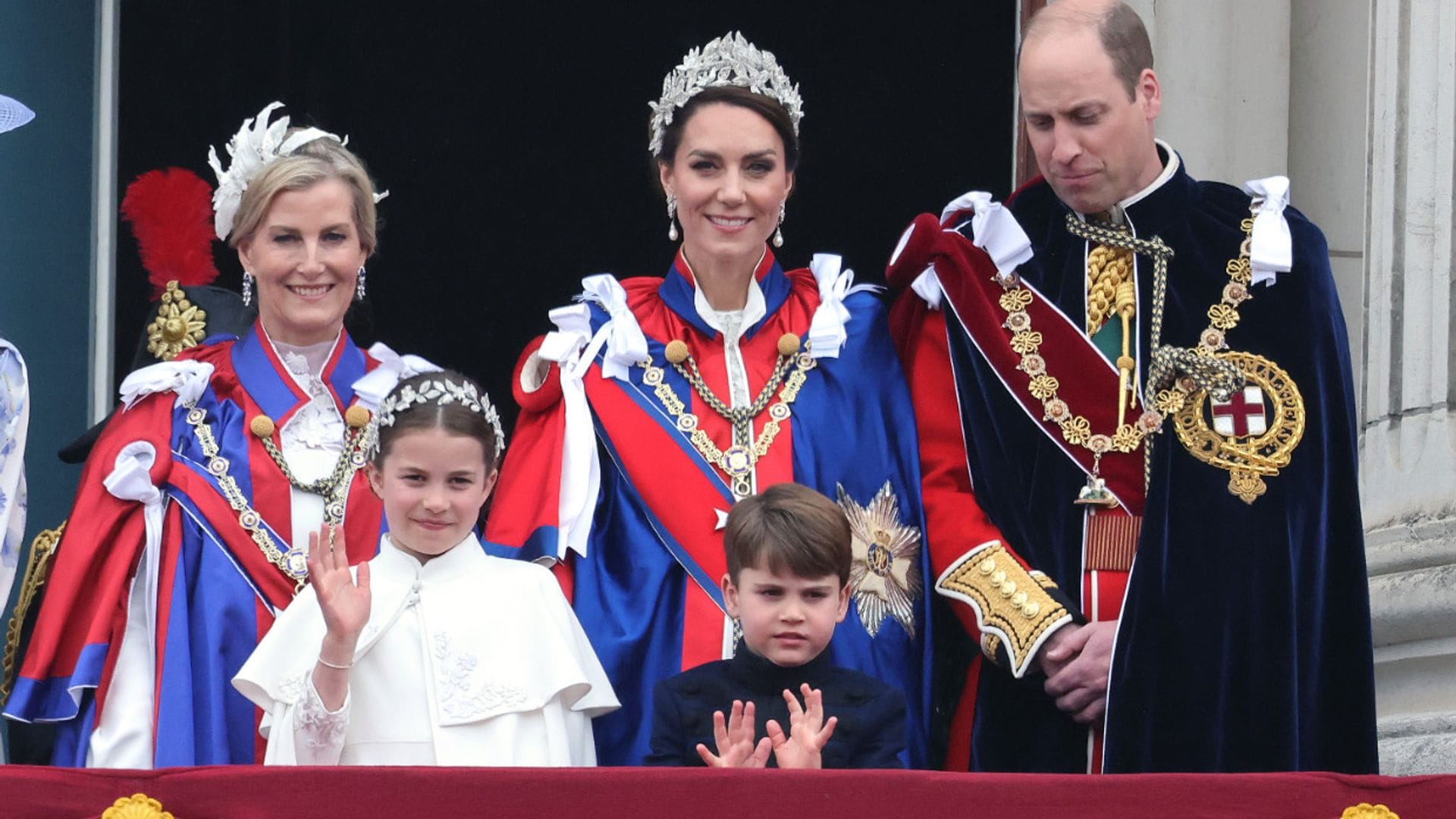 El príncipe Louis protagoniza el vídeo más viral de la coronación bailando en el balcón de Buckingham