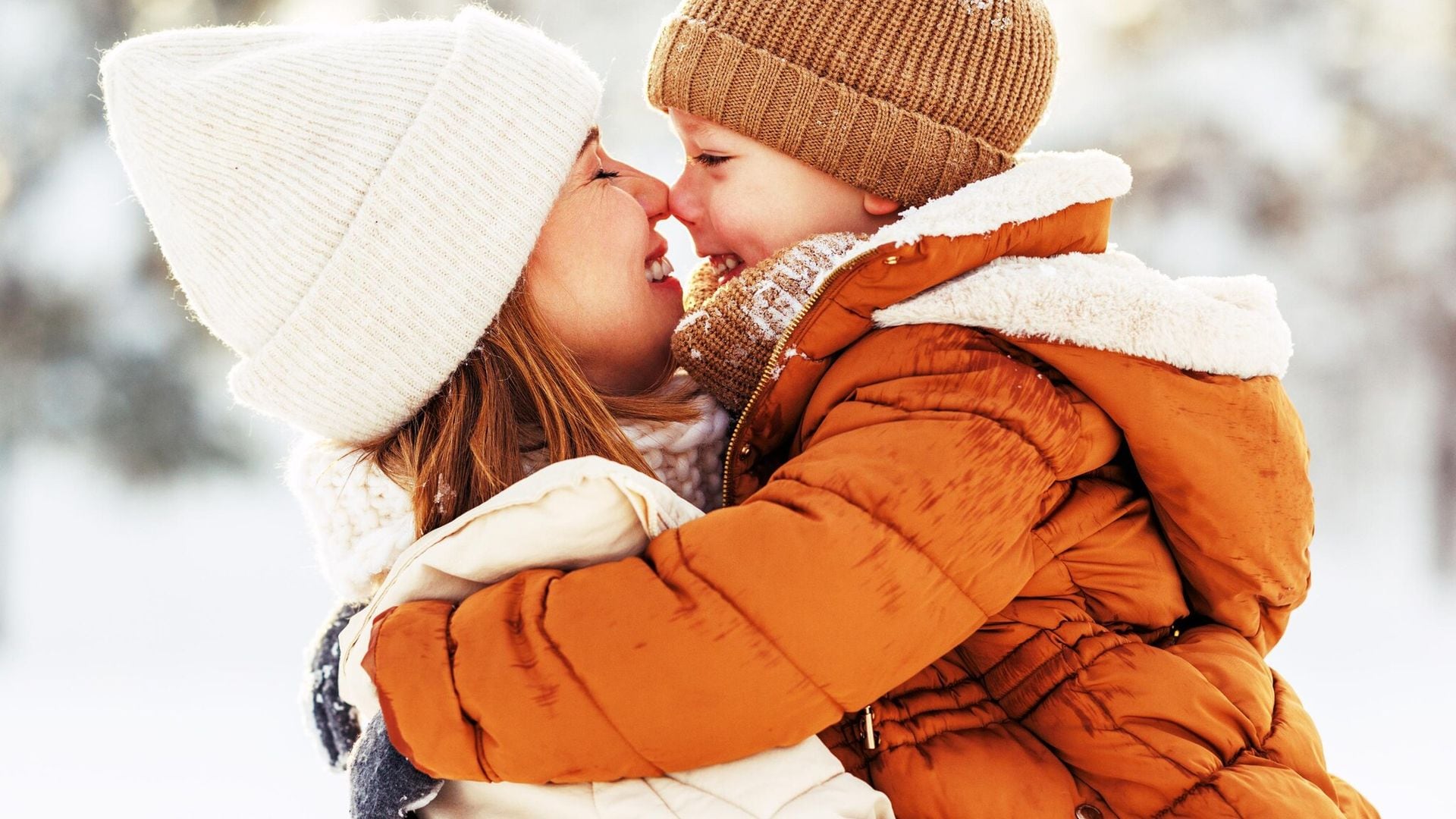 abrazos entre padres e hijos para crianza positiva 