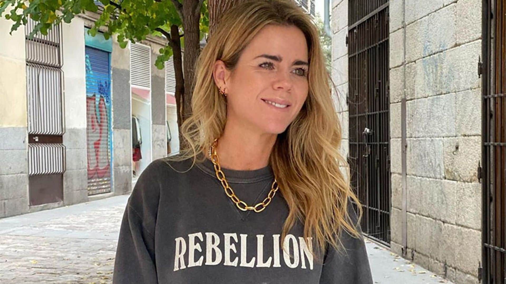 Amelia Bono desafía al otoño con su 'minifalda' de Zara