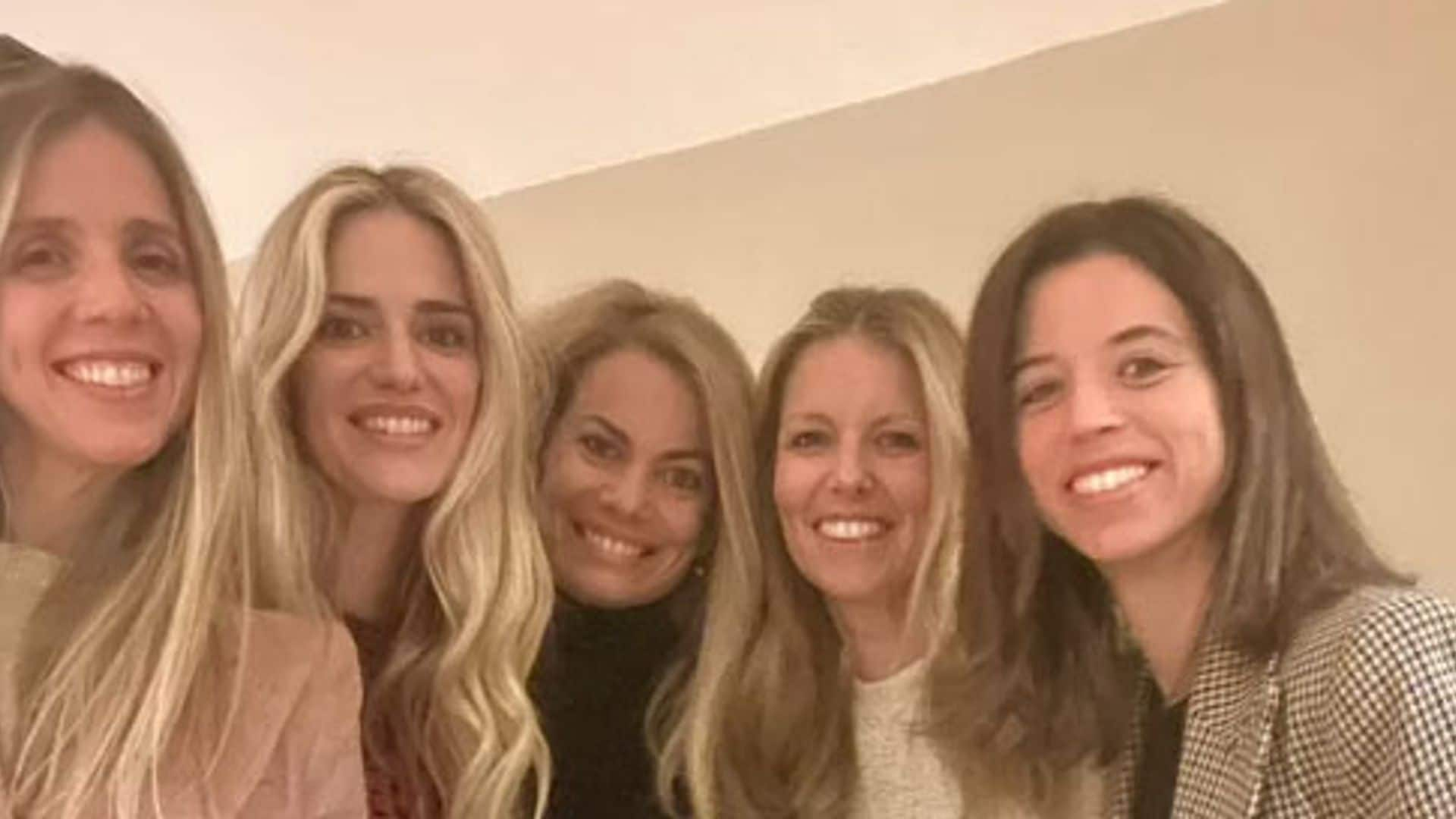 Carla Goyanes se refugia en sus amigas en sus Navidades más tristes