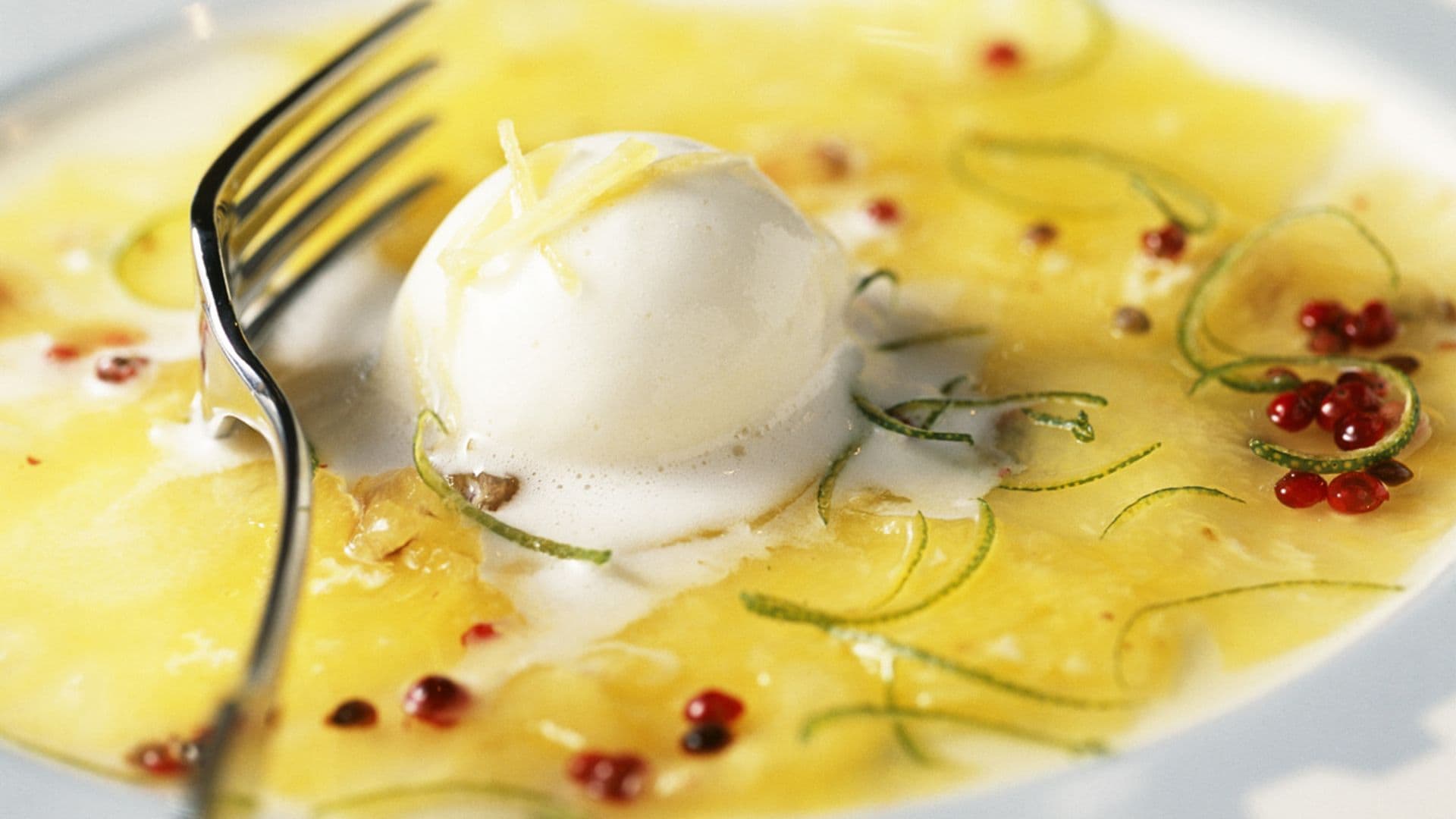 'Carpaccio' de piña con helado de limón