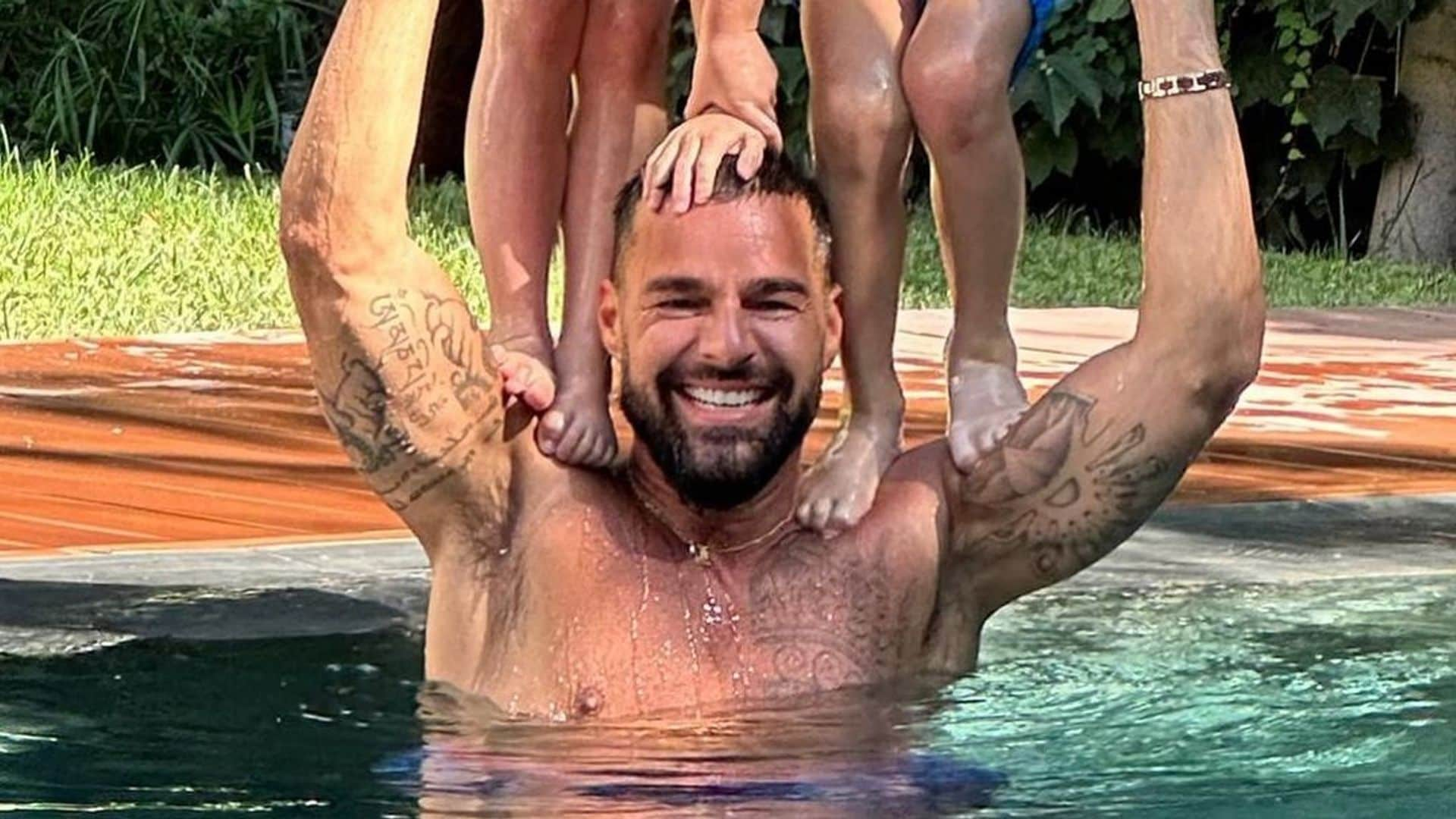 Las divertidas fotos de Ricky Martin con todos sus hijos en la piscina