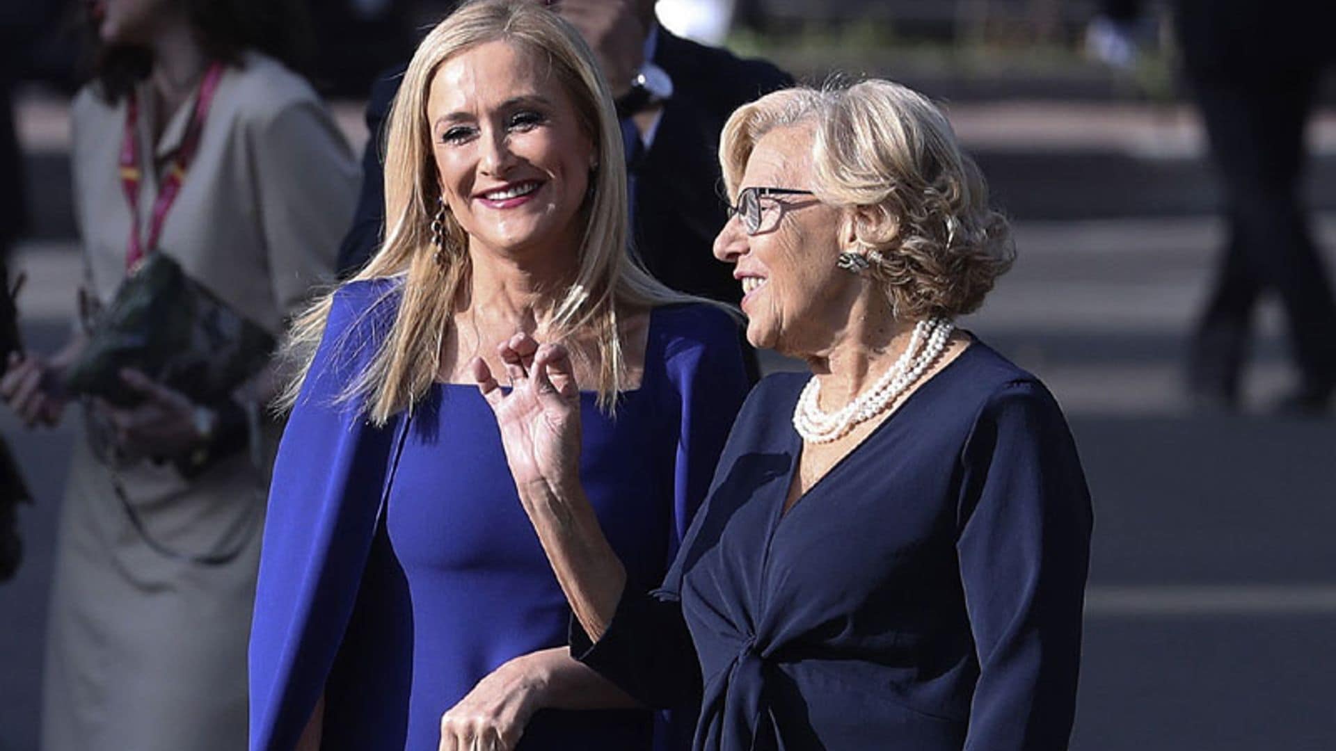 El llamativo y patriótico bolso que Cristina Cifuentes ha lucido el Día de la Fiesta Nacional