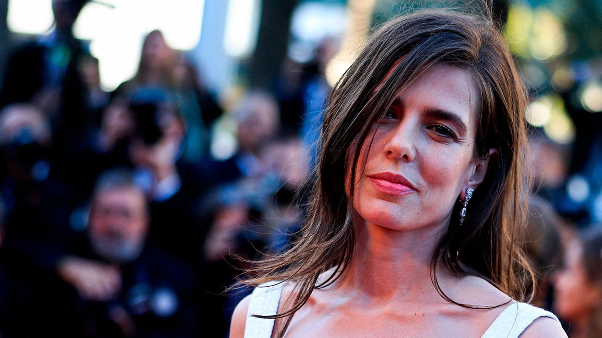 Carlota Casiraghi, la invitada más esperada de Cannes con look veraniego y bolso bañado de cristales
