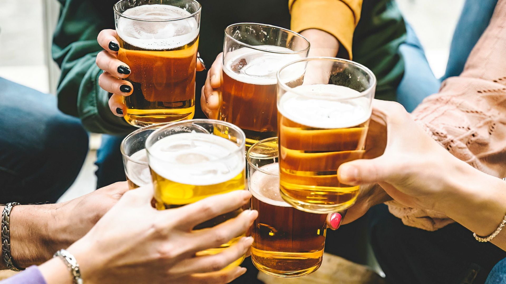 ¿Cañas con amigos? ¡Déjales boquiabiertos con tus conocimientos 'cerveceros’!