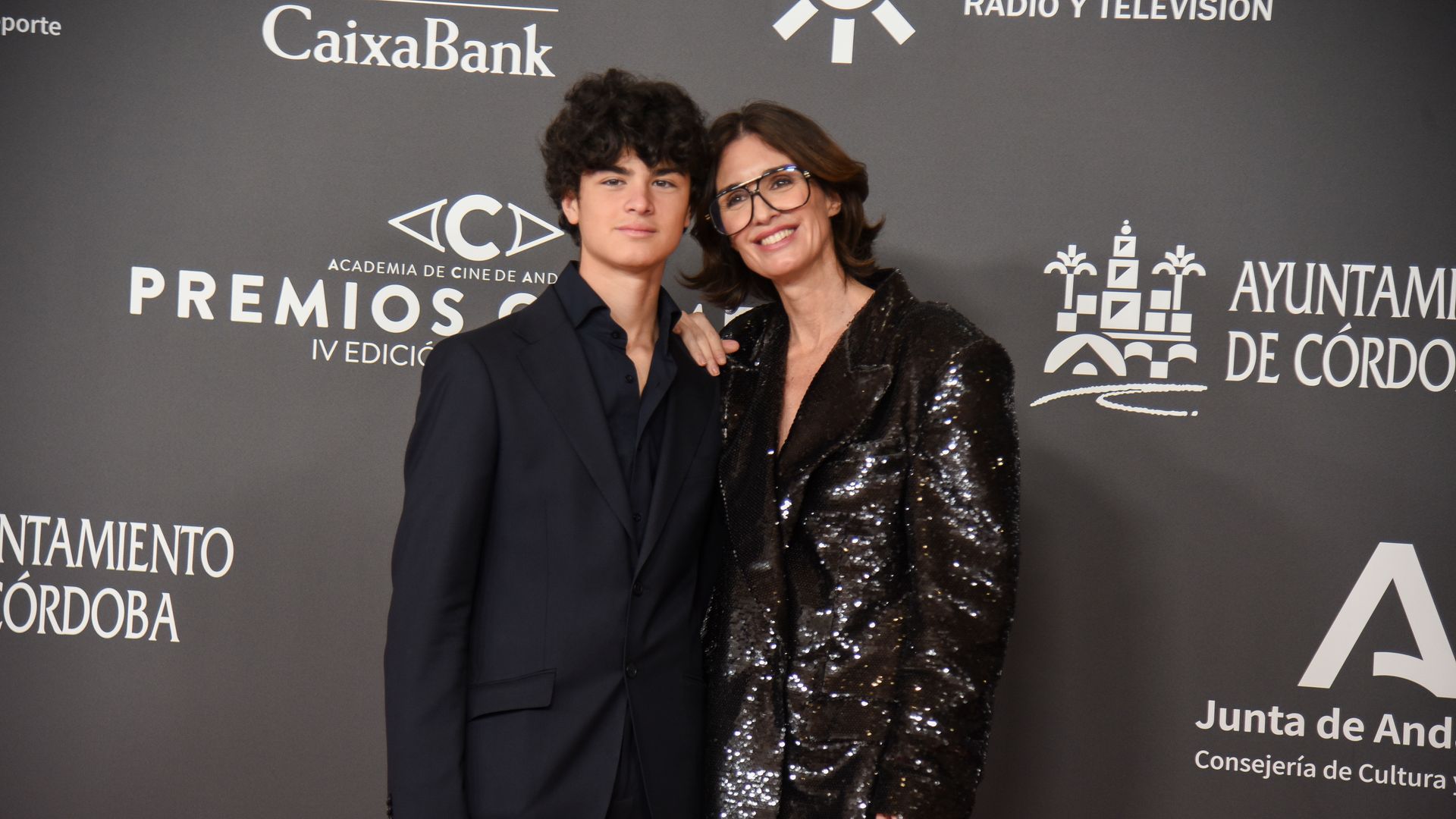 Paz Vega presume de acompañante en la alfombra roja: su hijo Lenon de 14 años