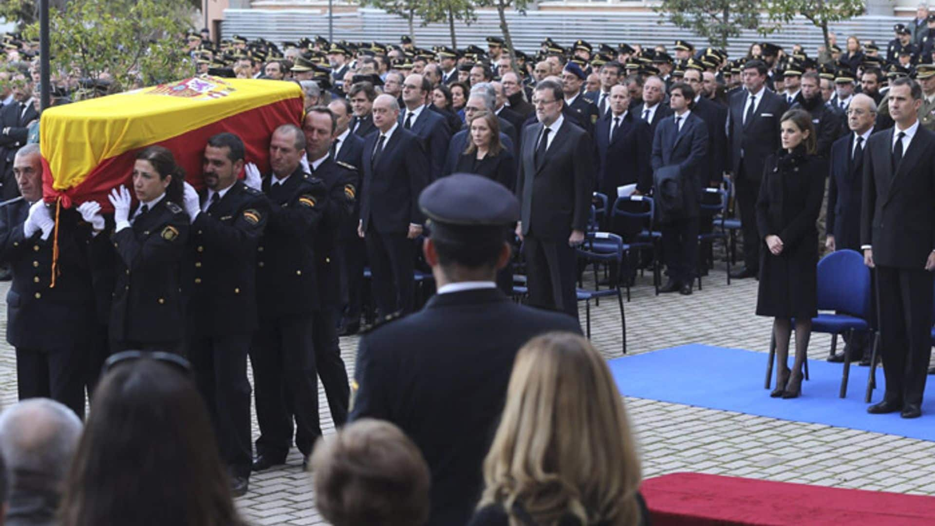 Los Reyes presiden el funeral por los dos policías asesinados en Afganistán